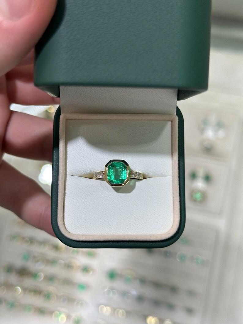 2.47tcw 18K Colombian Emerald & Diamond Accent Ring - Vivid Green Emerald Cut For Sale 2