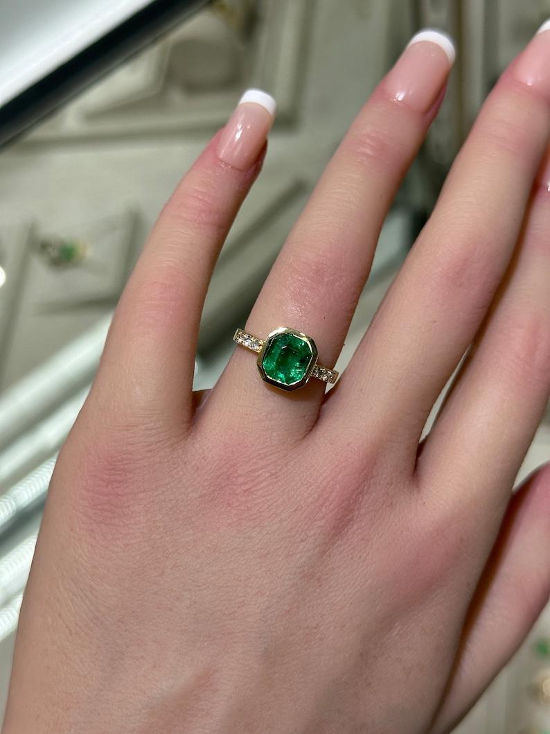 Modern 2.47tcw 18K Colombian Emerald & Diamond Ring - Vivid Green Bezel Set Emerald For Sale