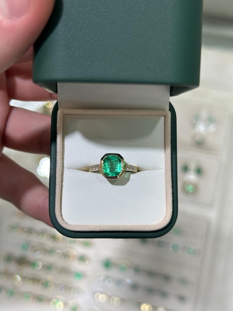 2.47tcw 18K Colombian Emerald & Diamond Ring - Vivid Green Bezel Set Emerald In New Condition For Sale In Jupiter, FL