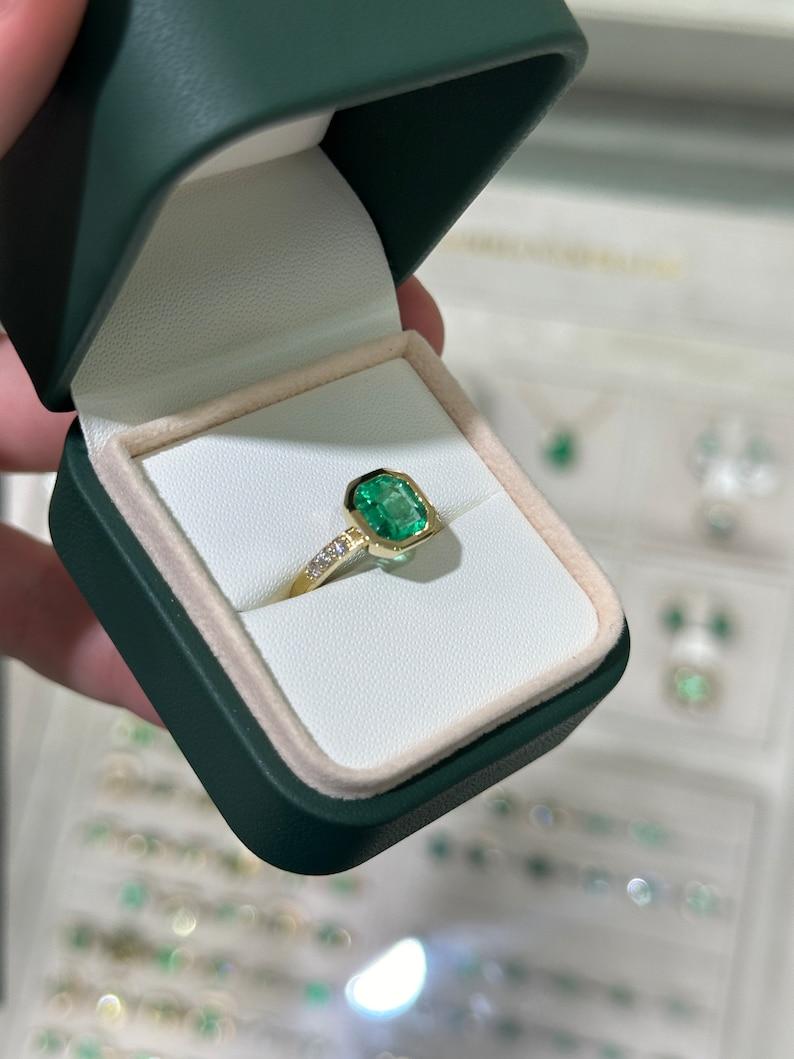 Women's 2.47tcw 18K Colombian Emerald & Diamond Ring - Vivid Green Bezel Set Emerald For Sale