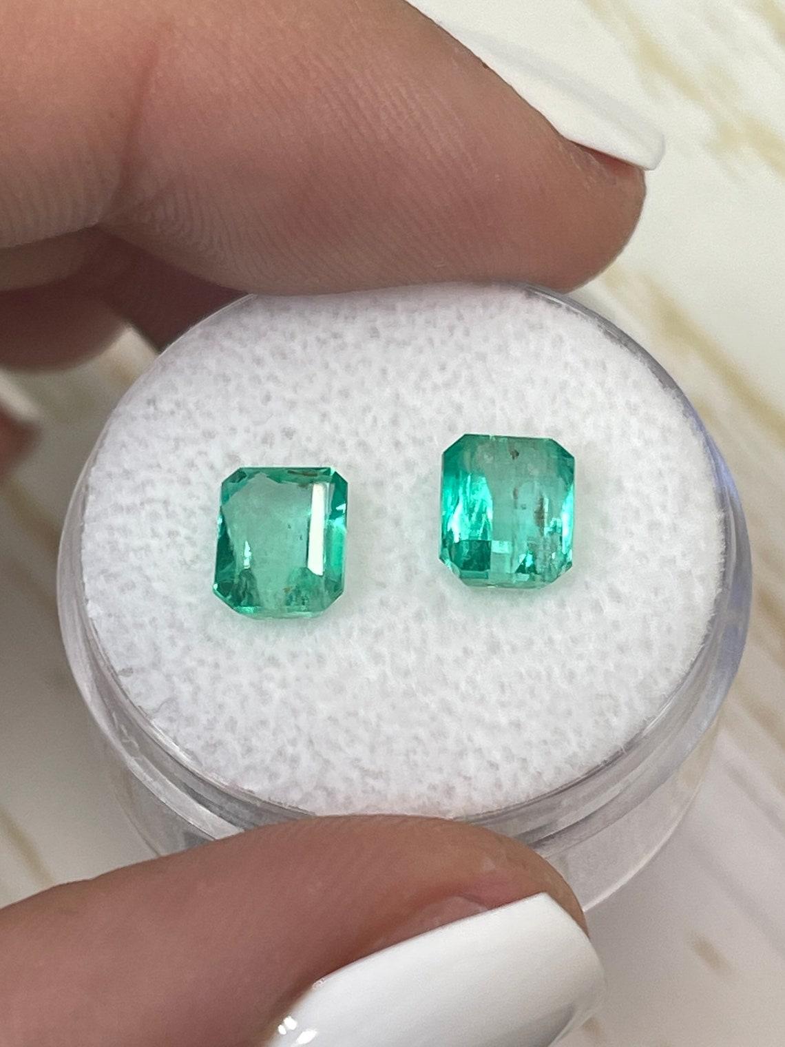 2,47tcw 7x5,5 Smeraldi colombiani verdi abbinati - Coppia di smeraldi tagliati originali sfusi In condizioni Nuovo in vendita a Jupiter, FL