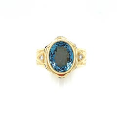 2.48 Carat Aquamarine, Sapphire Yellow Gold Engraved Bezel Signet Band Ring