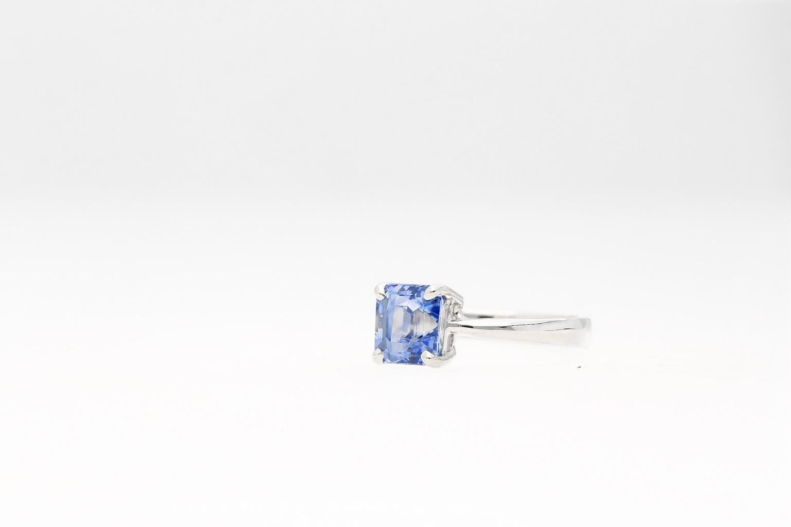 For Sale:  2.48 Carat Blue Sapphire Solitaire Ring 18k Solid White Gold 2