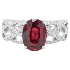 Bague en or blanc 18 carats, spinelle rouge birmane de 2,48 carats et diamants
