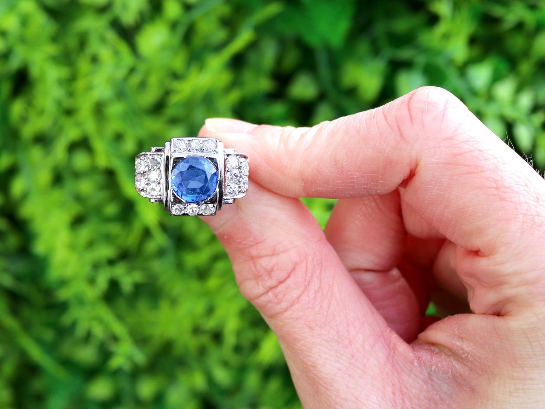 Eine atemberaubende, feine und beeindruckende antike 1930's 2,48 Karat Ceylon Saphir und 0,96 Karat Diamant, Platin-Ring; Teil unserer Sammlung von blauen Saphiren Ringe.

Dieser atemberaubende, feine und beeindruckende Saphir- und Diamantring wurde