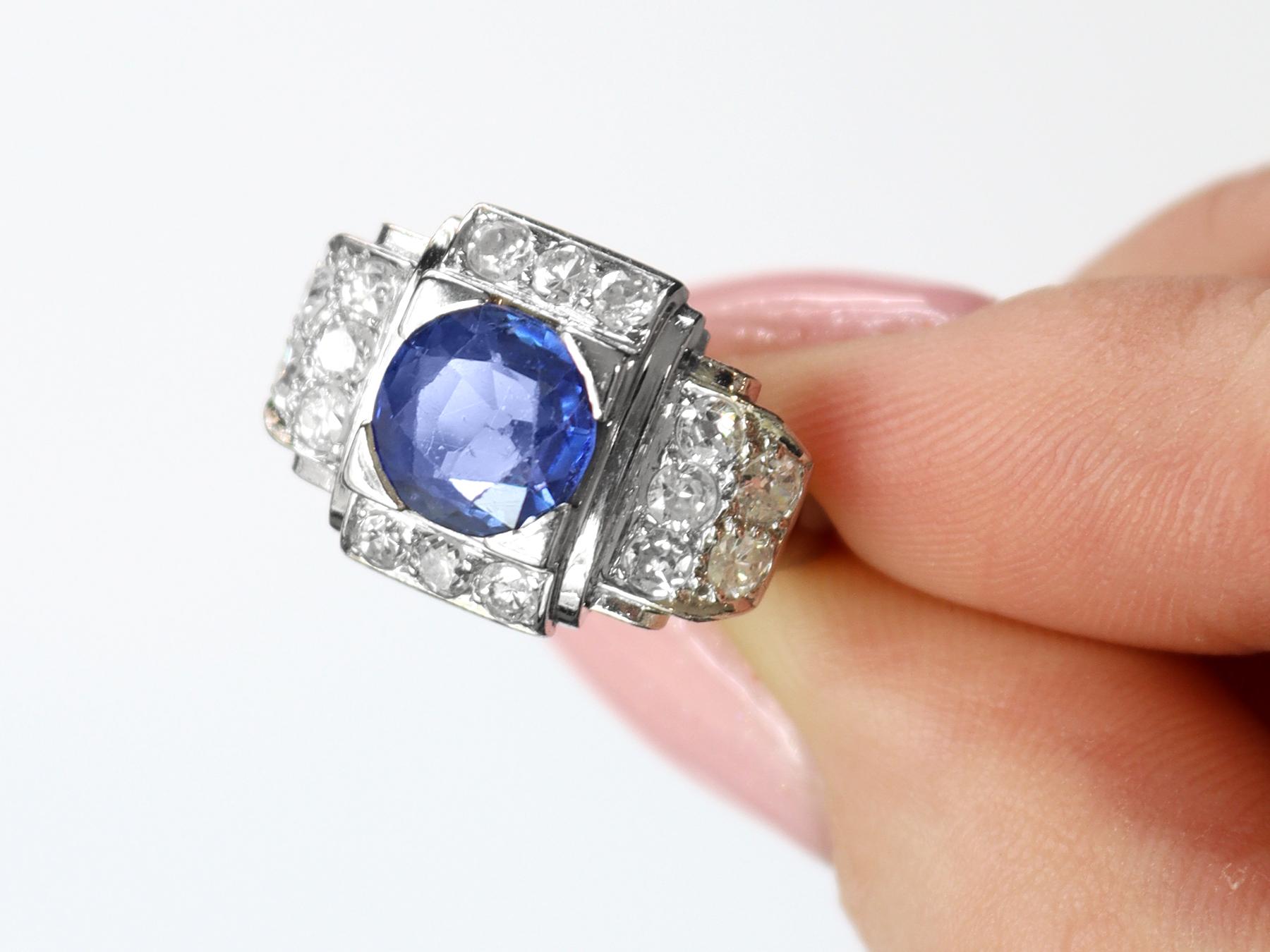 Platinring mit 2,48 Karat Ceylon-Saphir und 0,96 Karat Diamant, um 1935 (Rundschliff) im Angebot
