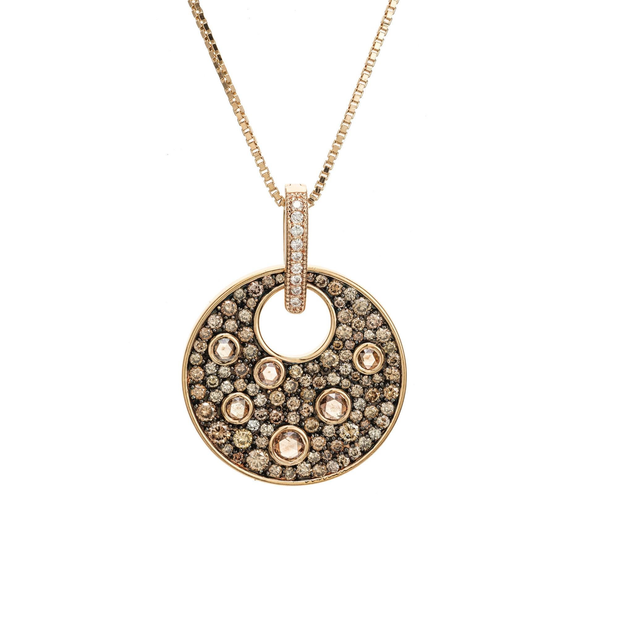 Taille ronde Collier à pendentif circulaire en or rose avec diamant brun chocolat de 2,48 carats en vente