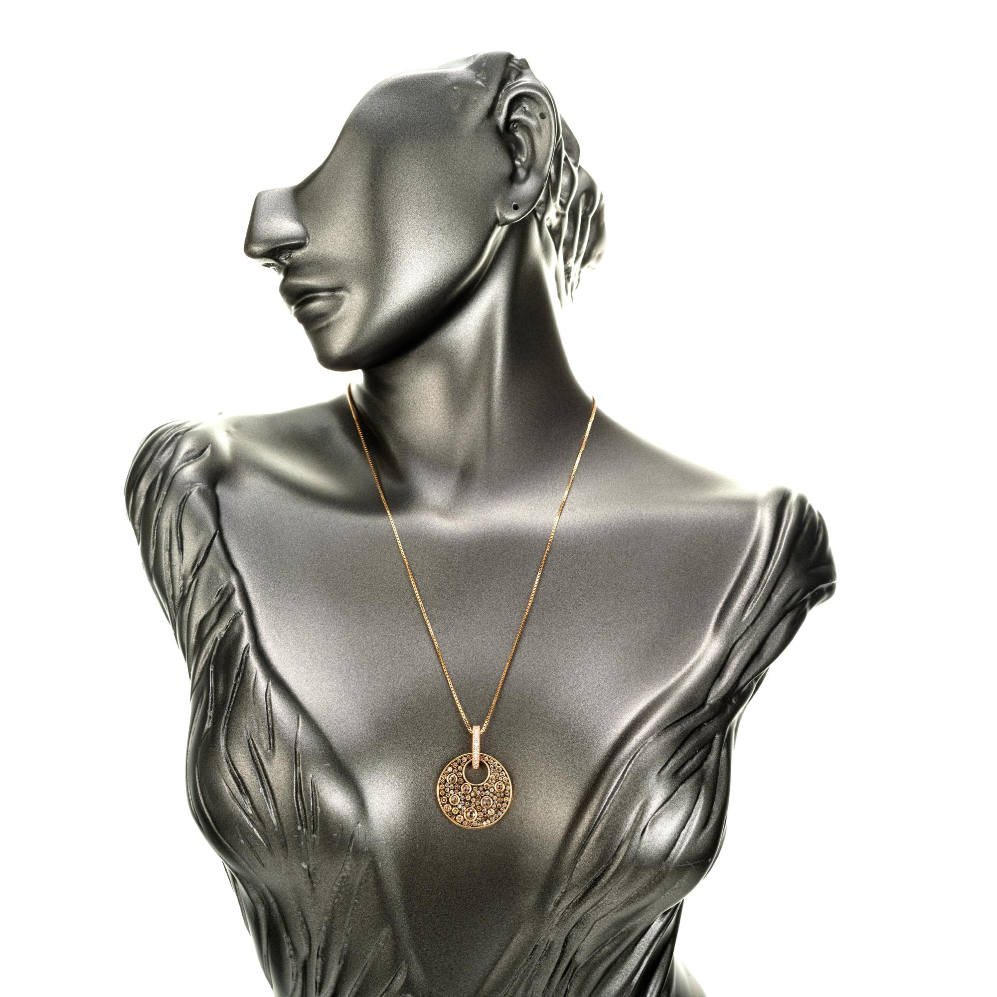 Collier à pendentif circulaire en or rose avec diamant brun chocolat de 2,48 carats Pour femmes en vente