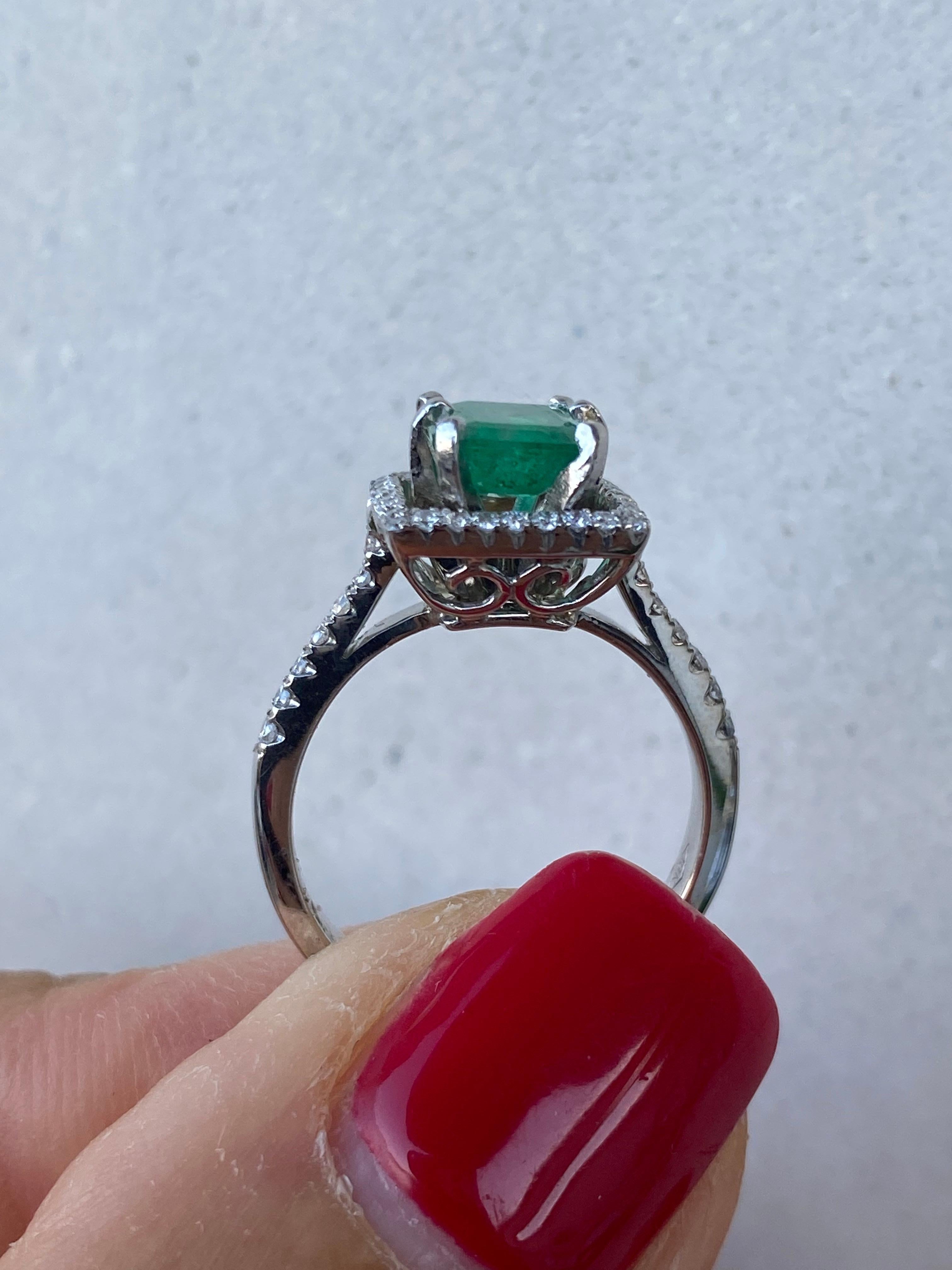 De las mujeres Anillo Halo de Esmeralda Colombiana y Diamante de 2,48 Quilates en venta
