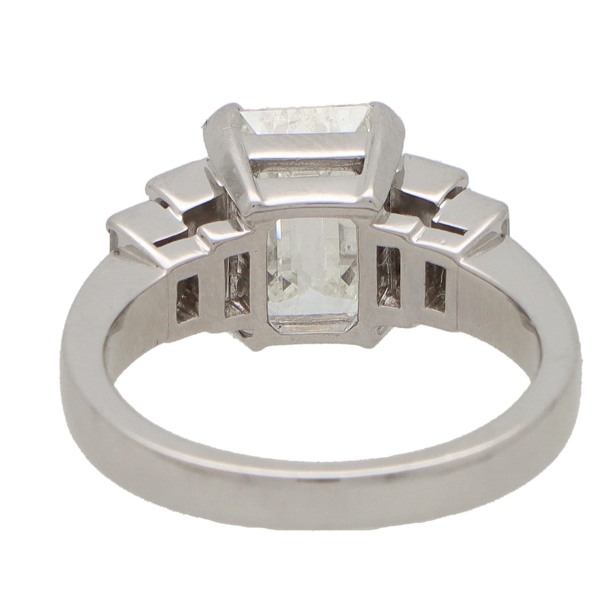 2.48 Carat Emerald Cut and Baguette Cut Diamond Ring Set in Platinum In Excellent Condition For Sale In London, GB