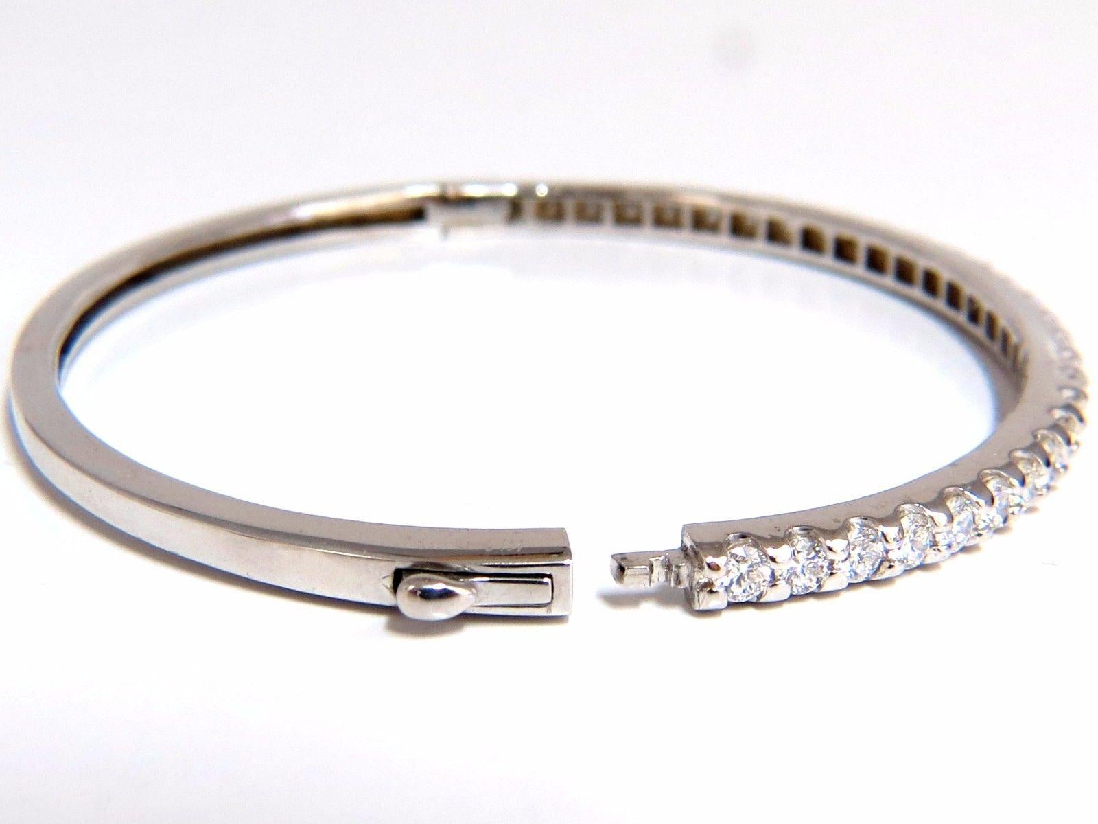 Round Cut 2.48 Carat Natural Round Diamonds Bangle Bracelet G/Vs Common Prong 14 Karat For Sale
