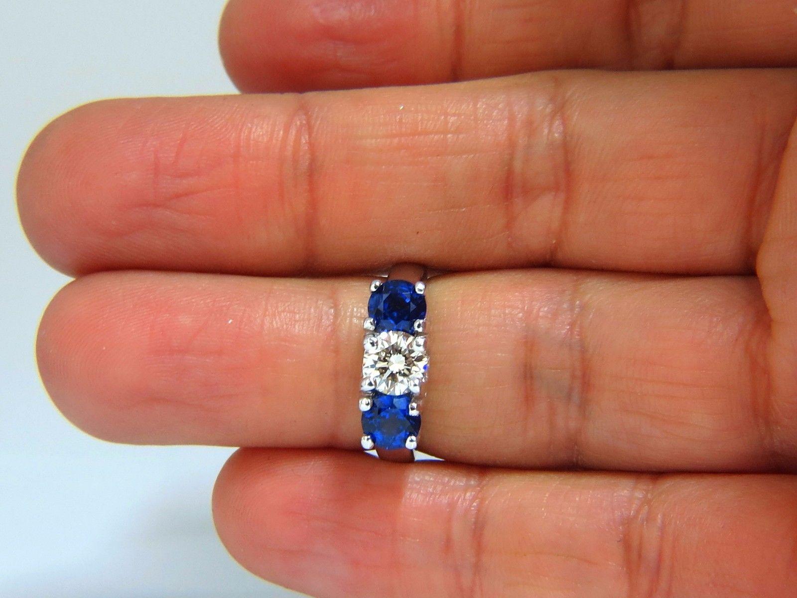 Round Cut 2.48 Carat Natural Sapphires Diamond Three-Stone Ring 14 Karat Royal Blue For Sale