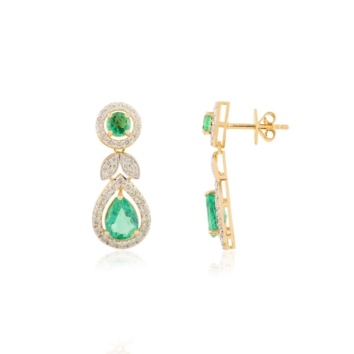 Art déco Pendants d'oreilles en or jaune 18 carats, émeraude de Zambie et diamants de 2,48 carats en vente