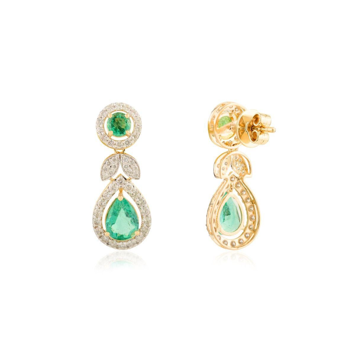 Pendants d'oreilles en or jaune 18 carats, émeraude de Zambie et diamants de 2,48 carats Neuf - En vente à New York, NY