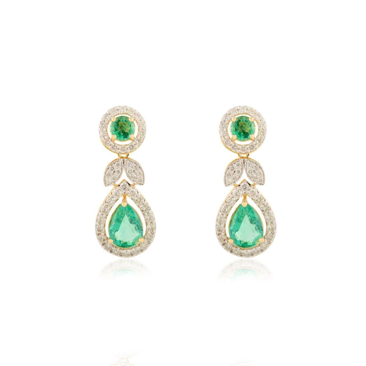Pendants d'oreilles en or jaune 18 carats, émeraude de Zambie et diamants de 2,48 carats en vente 1