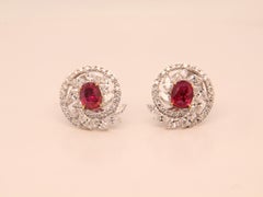 Boucles d'oreilles en or 18 carats avec diamants et rubis de Birmanie couleur sang de pigeon, non chauffé, 2,48 carats GRS