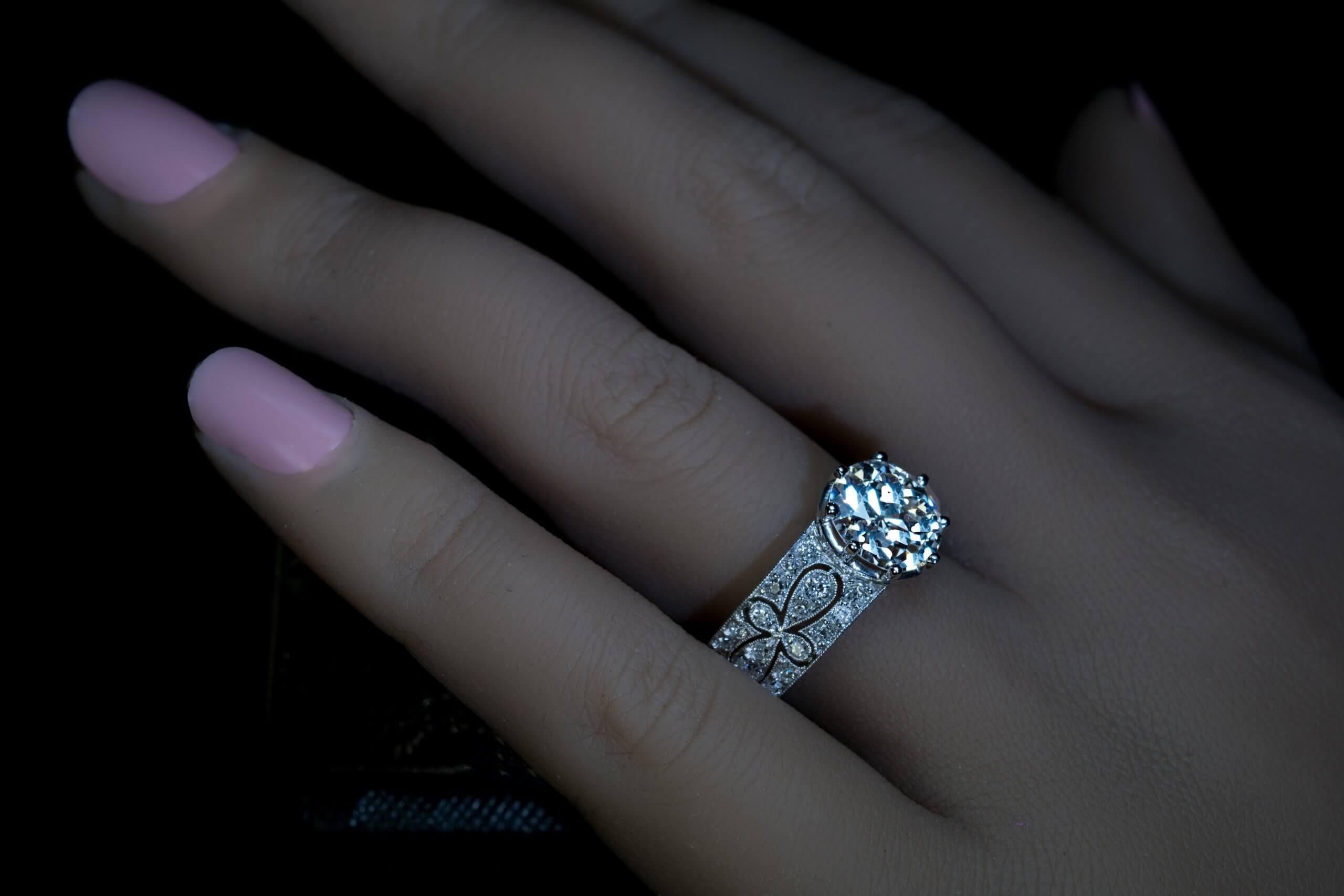 2.48 Ct Old European Cut Diamond Engagement Ring In Excellent Condition For Sale In Chicago, IL