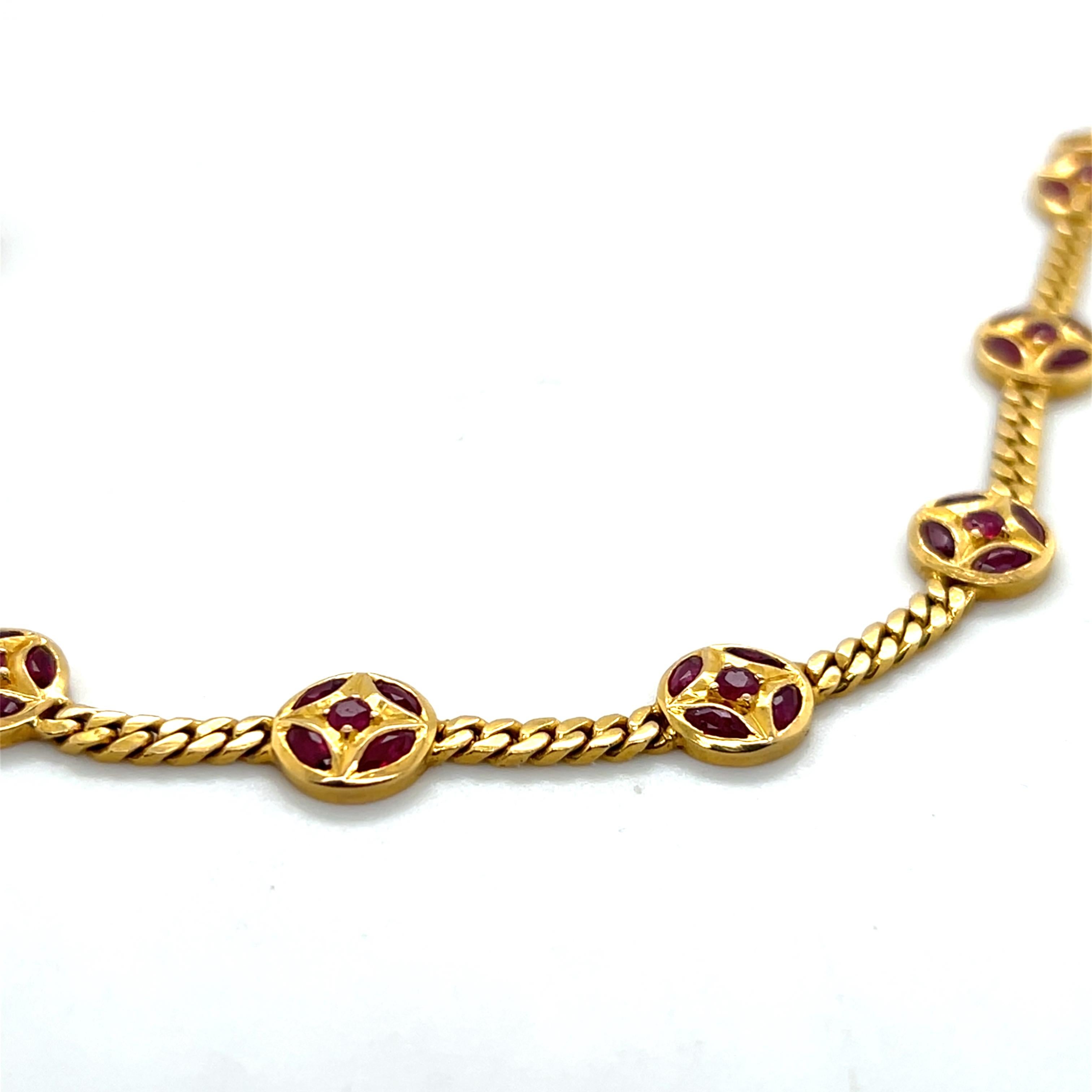 2,48 TCW Rubin und 22K Gelbgold Vintage Station Armband (Marquiseschliff) im Angebot