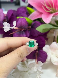 2.480 Carat Cocktail Emerald Ring made in PT900
