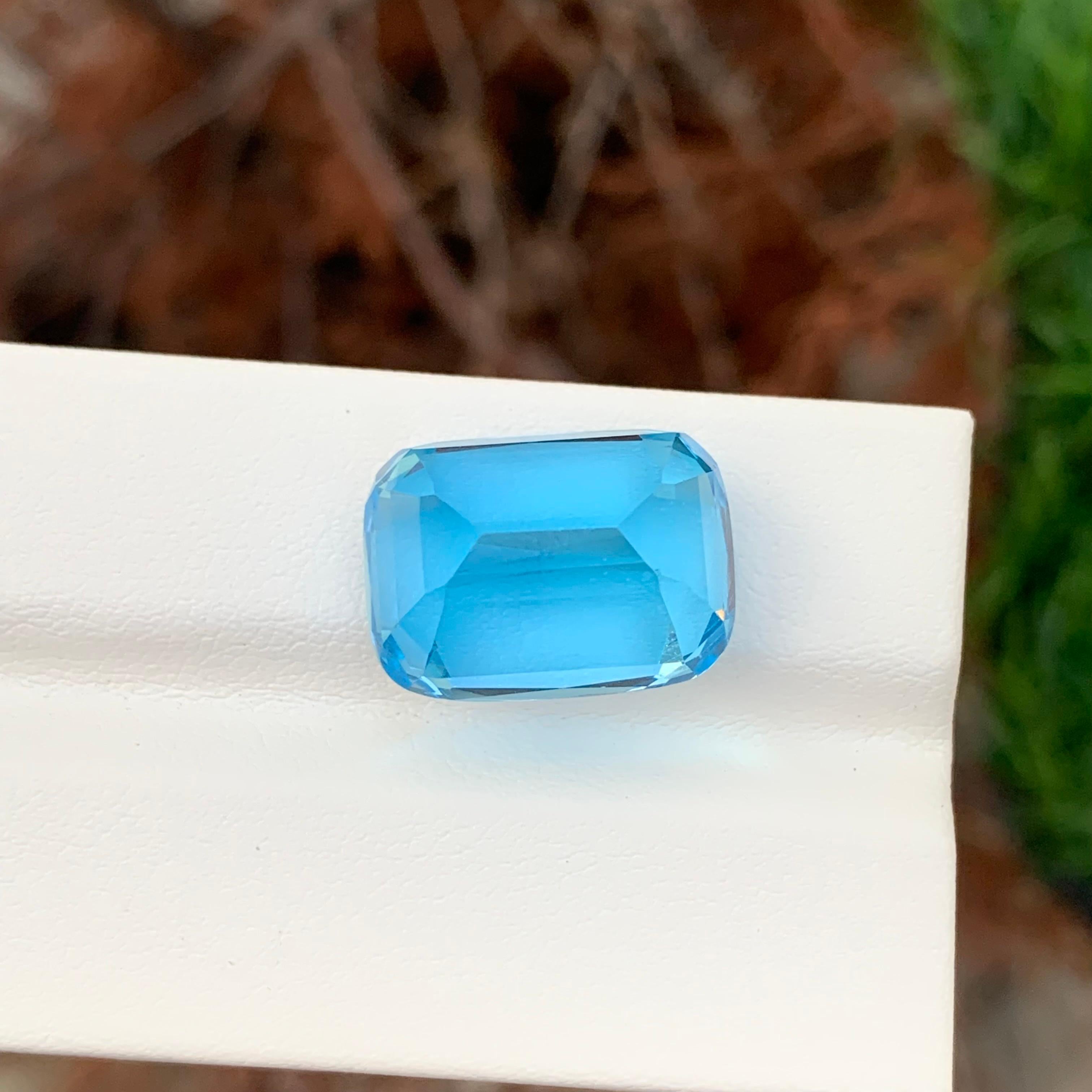 24.80 Carat Gorgeous Faceted Electric Blue Topaz Cushion Shape Gemstone For Sale 5