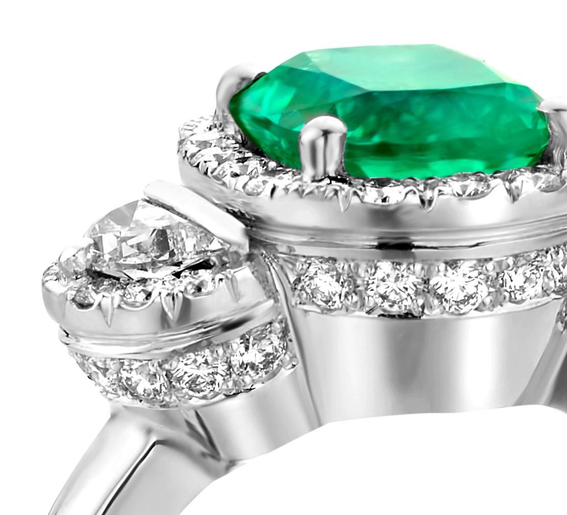 Retro Certified 2.47 Carat Colombian Emerald Diamond 18 Karat White Gold Cocktail Ring For Sale