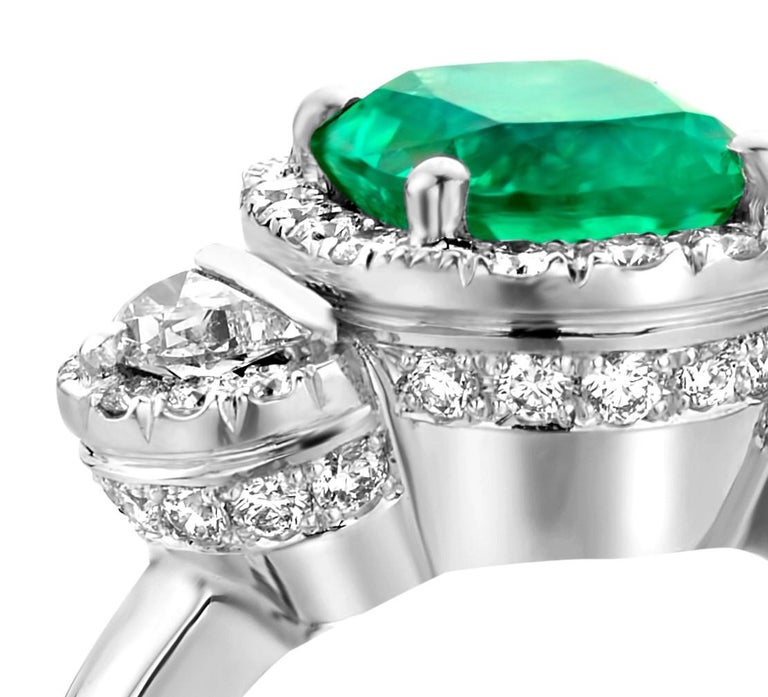 Retro 2,48Ct Colombian Emerald 18K 1,24Ct VVS-DE Diamond Coctail Engagement Ring For Sale