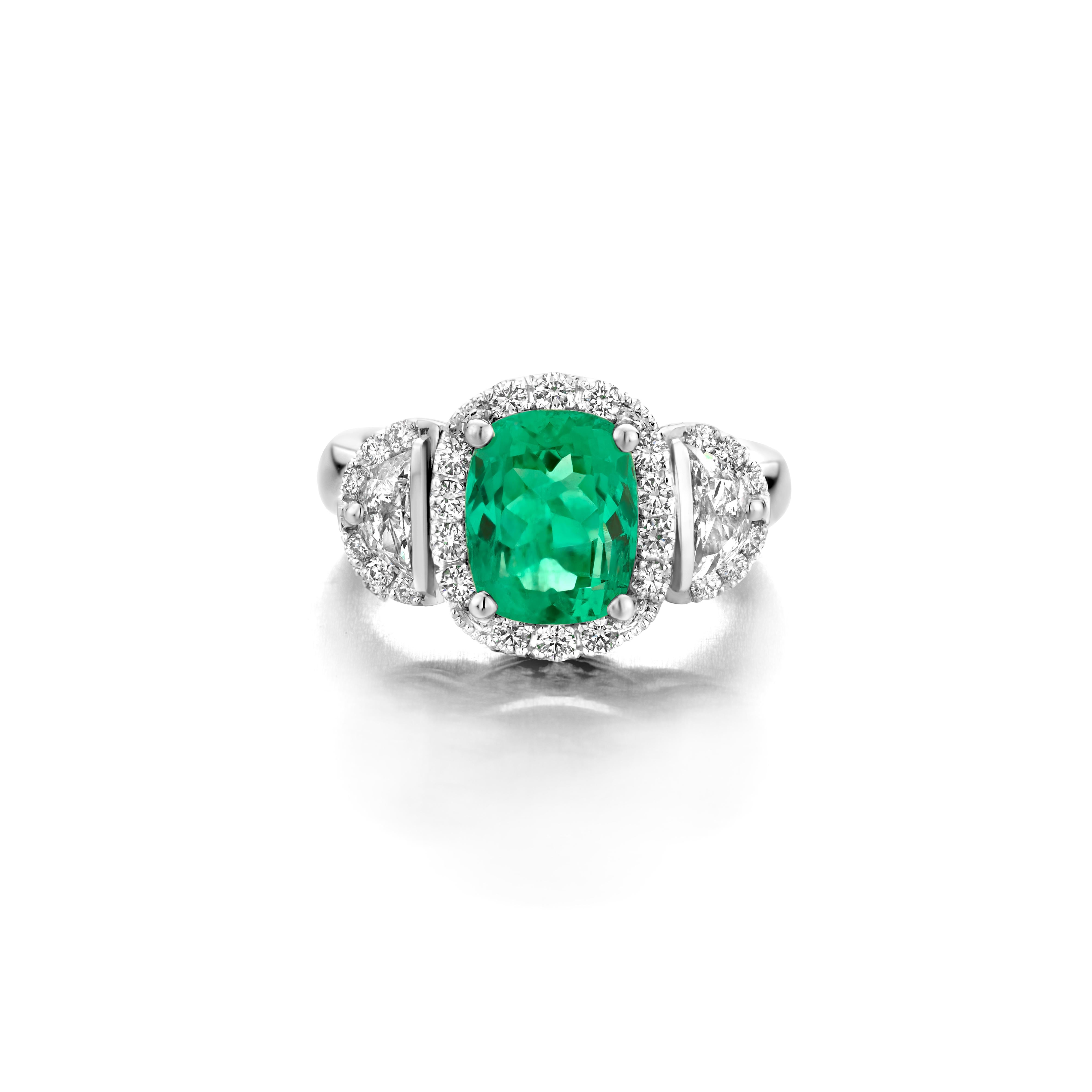 Cushion Cut Certified 2.47 Carat Colombian Emerald Diamond 18 Karat White Gold Cocktail Ring For Sale
