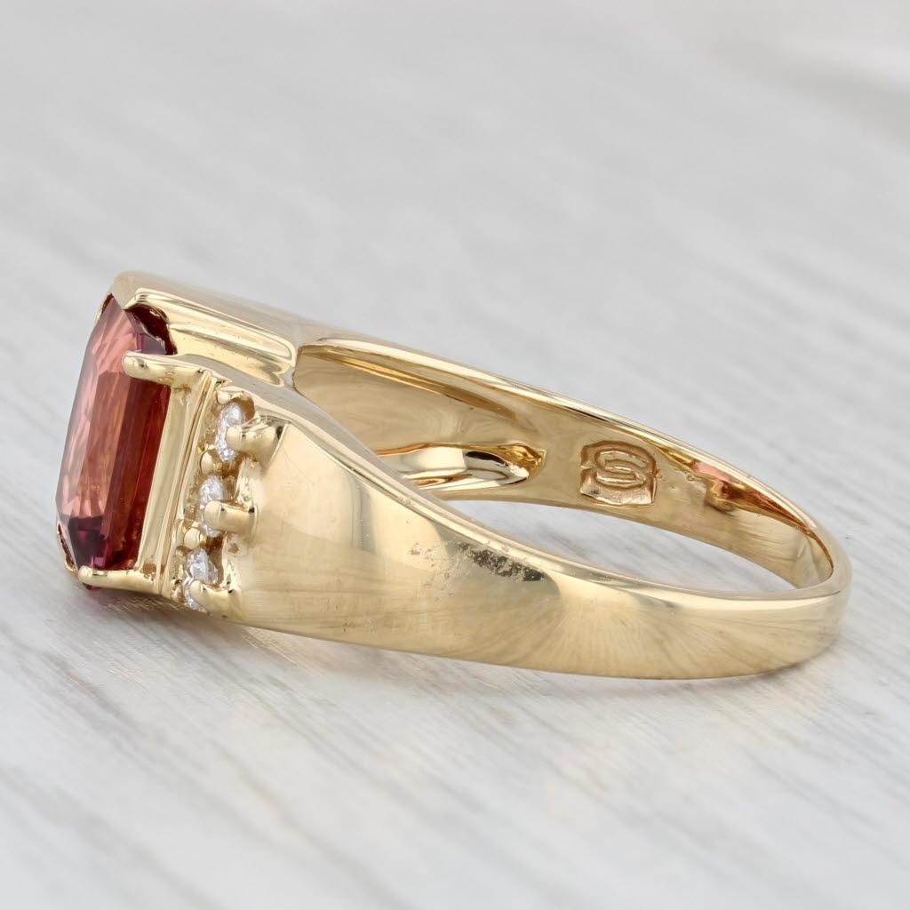 Informations sur les pierres précieuses :
- Tourmaline naturelle -
Carats - 2.40ct
Coupe - Octogonal Rectangle Coupe aux ciseaux
Couleur - Rose 

- Diamants naturels -
Total des carats - 0.08ctw
Taille - Brilliante ronde
Couleur - E - F
Clarté - SI1