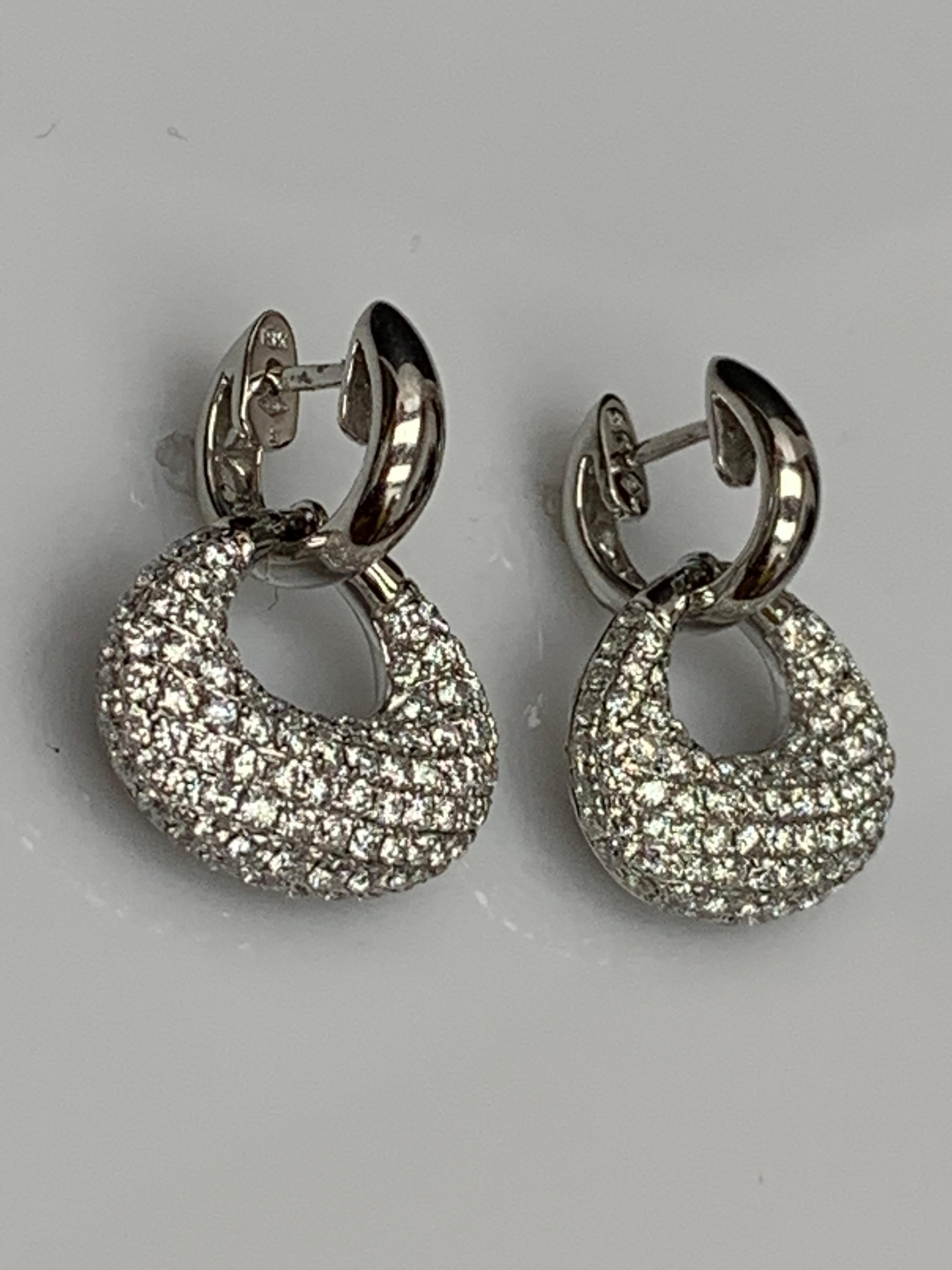 Pendientes de gota de diamantes talla brillante de 2,49 quilates en oro blanco de 18 quilates en venta 1