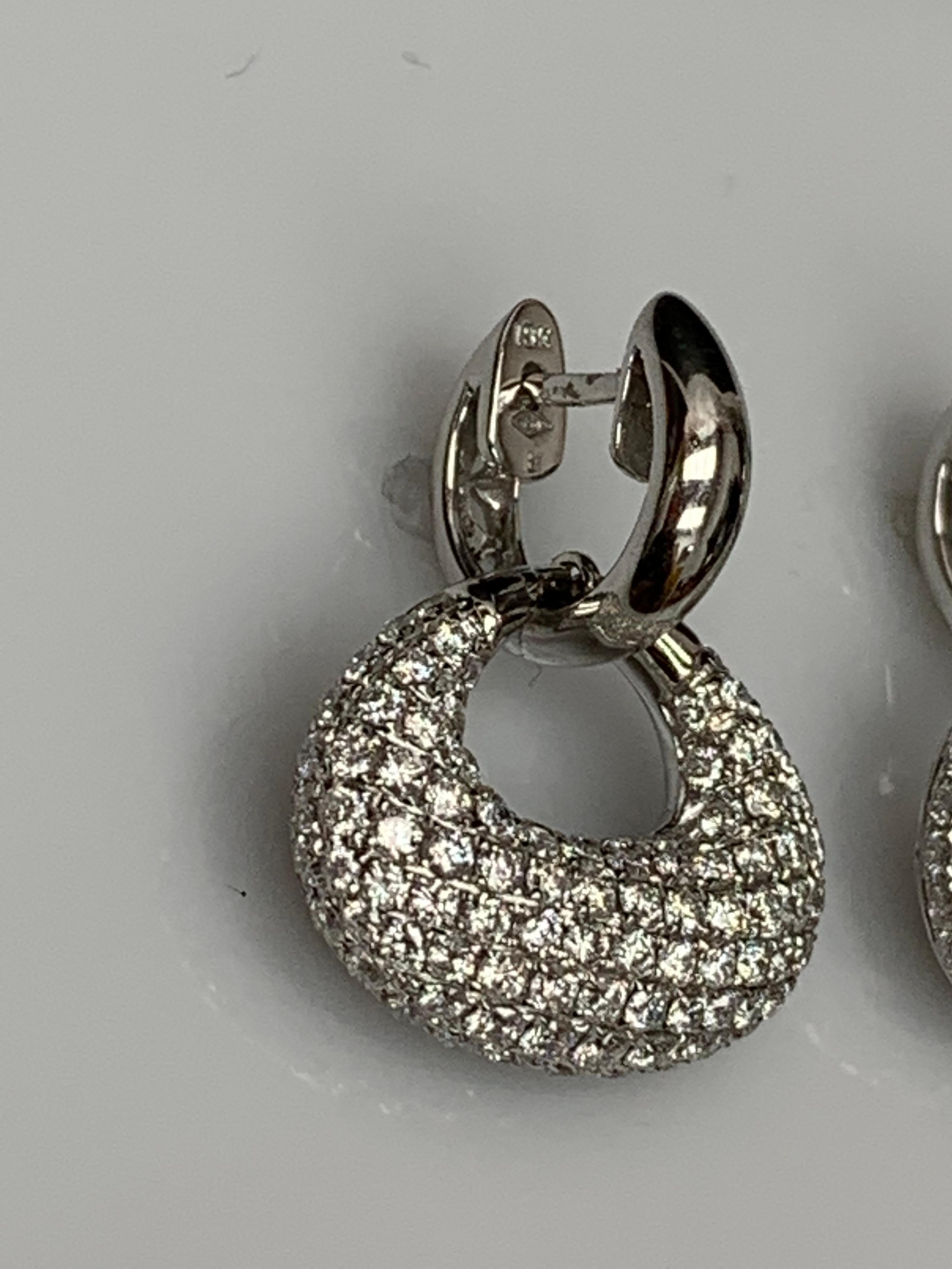 Pendientes de gota de diamantes talla brillante de 2,49 quilates en oro blanco de 18 quilates en venta 2