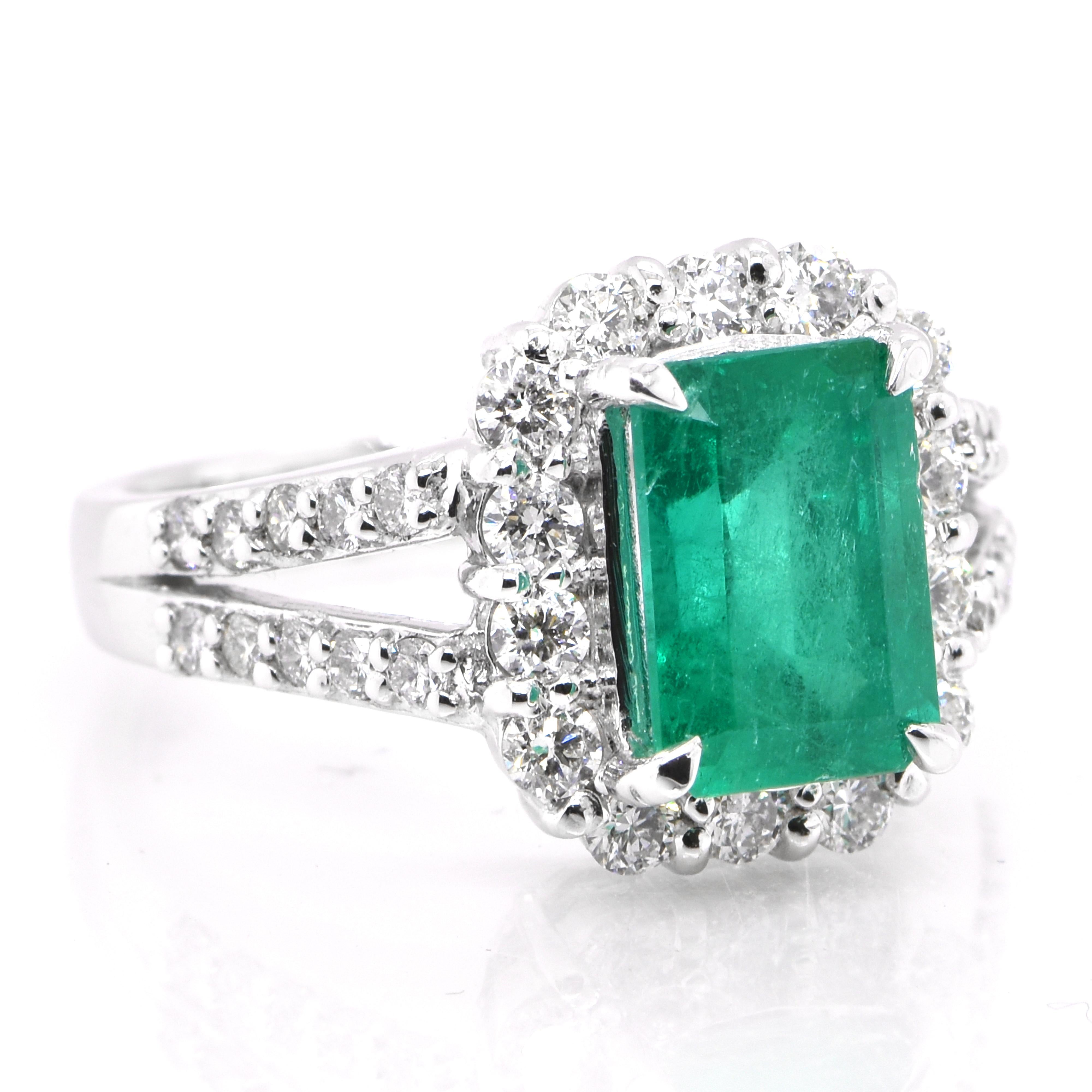 Modern 2.49 Carat Colombian Emerald and Diamond Ring Set in Platinum For Sale