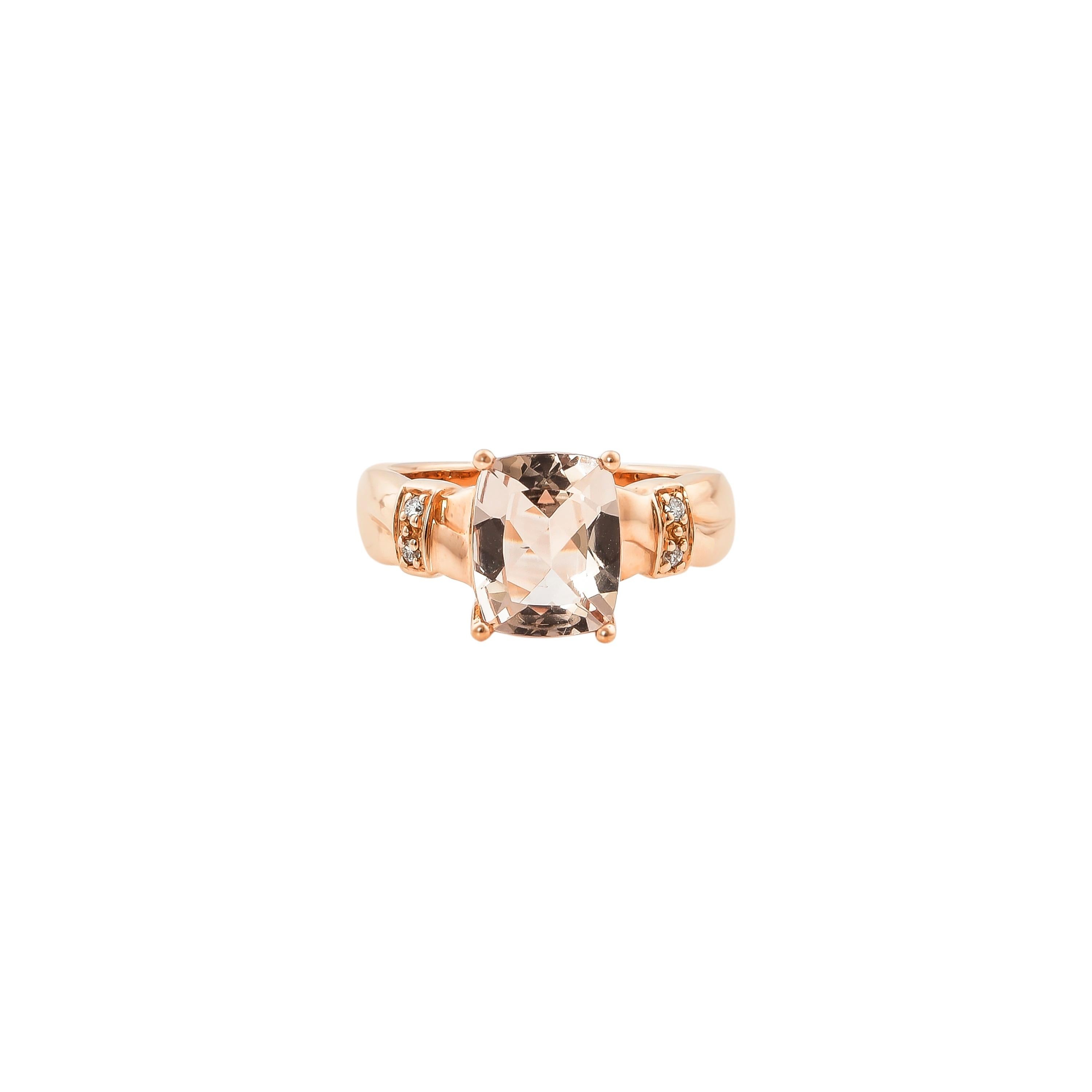 2.4 Carat Morganite Ring in 18 Karat Rose Gold with Diamond In New Condition For Sale In Hong Kong, HK