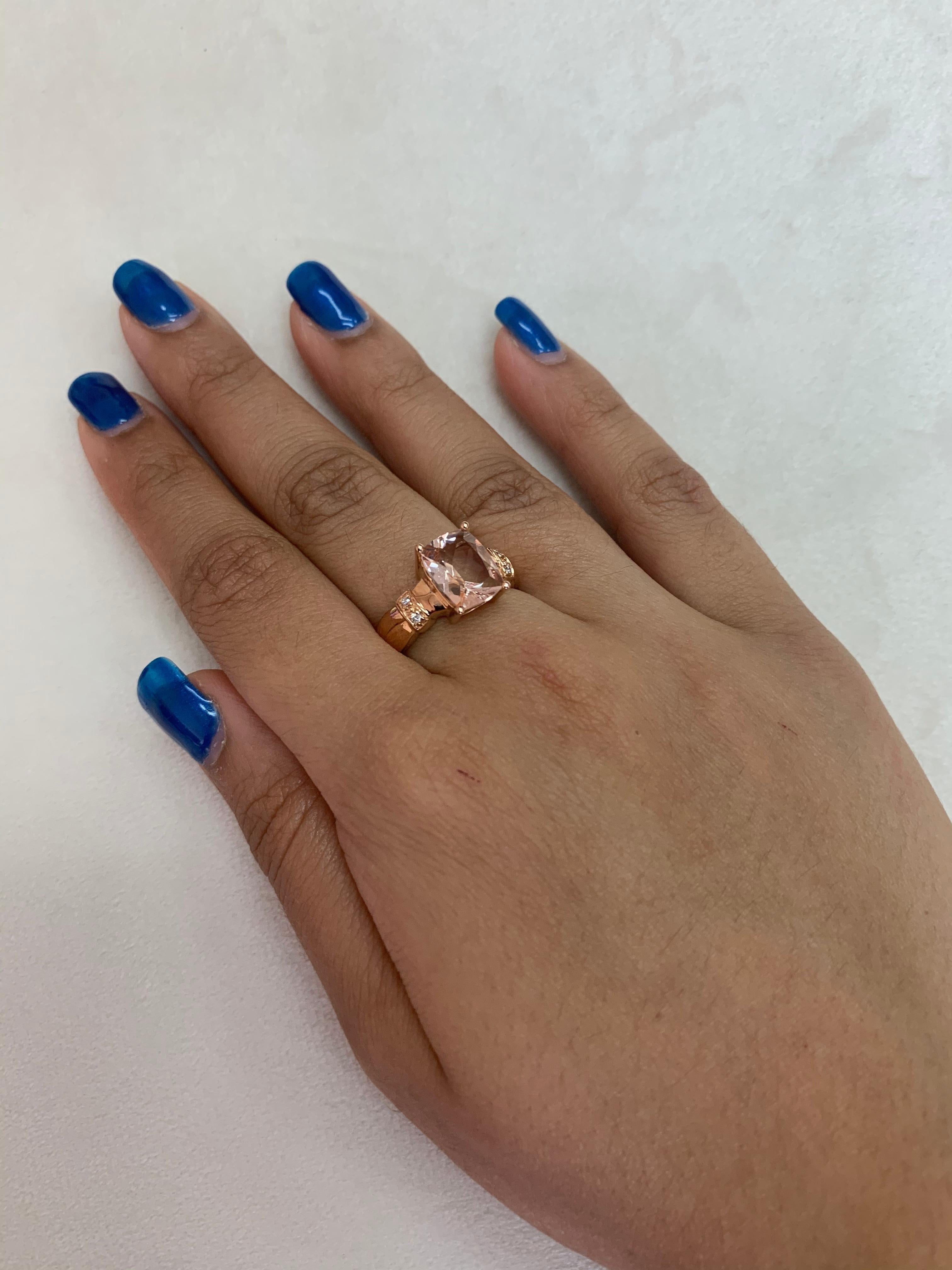 Women's 2.4 Carat Morganite Ring in 18 Karat Rose Gold with Diamond For Sale