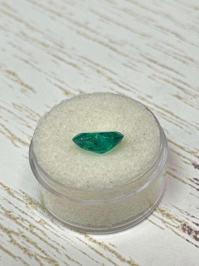 2.49 Karat kolumbianischer Smaragd im Herzschliff  Vivid bläulich grüner loser Edelstein im Angebot 1
