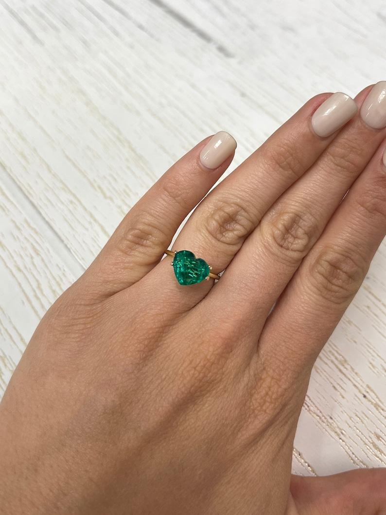 2.49 Karat kolumbianischer Smaragd im Herzschliff  Vivid bläulich grüner loser Edelstein im Angebot 2
