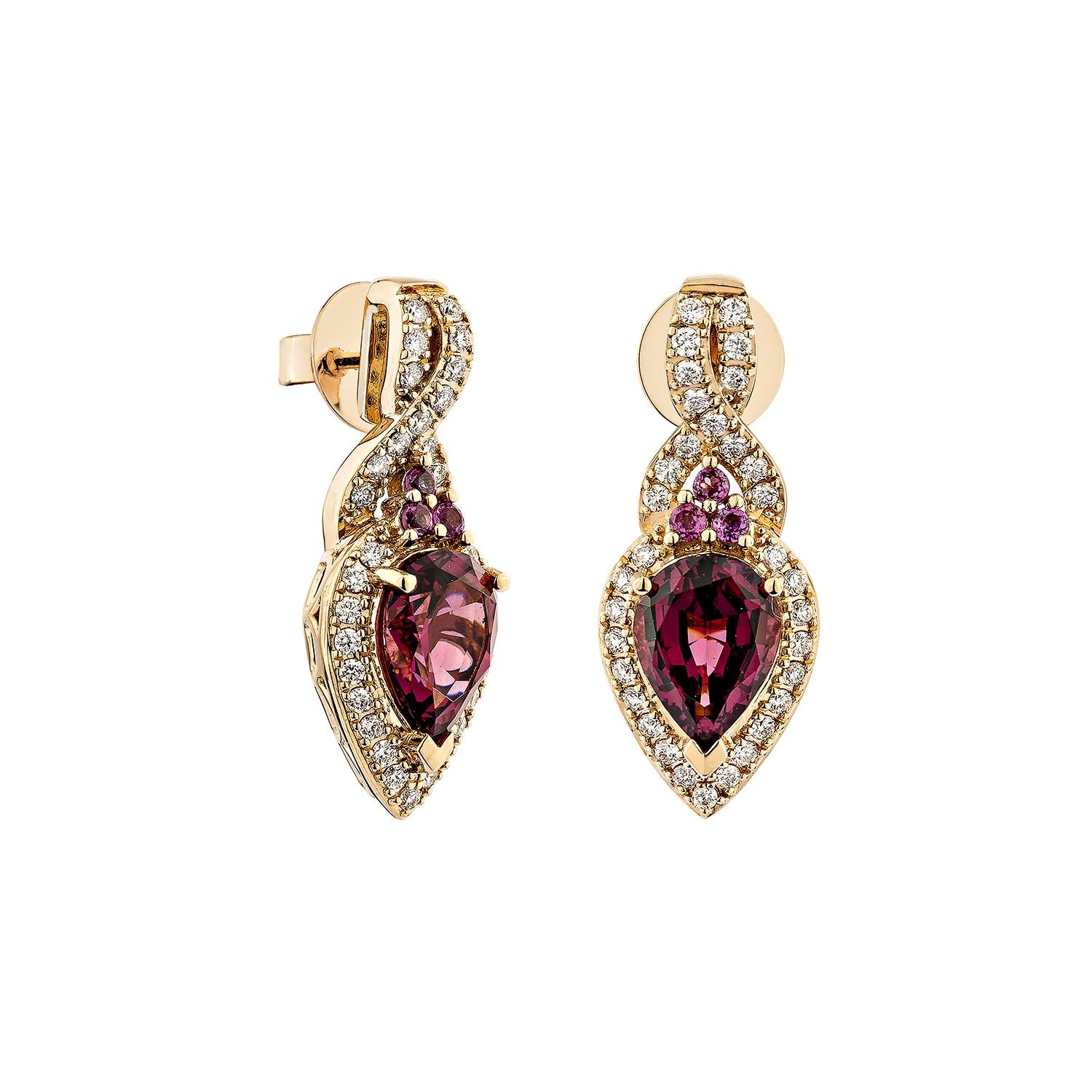 Sunita Nahata showcases an exquisite diamond studded Rhodolite earring pair that exudes grace and elegance. This gorgeous 18karat rose gold earring pair blends classic elegance with contemporary style, making it perfect for any special