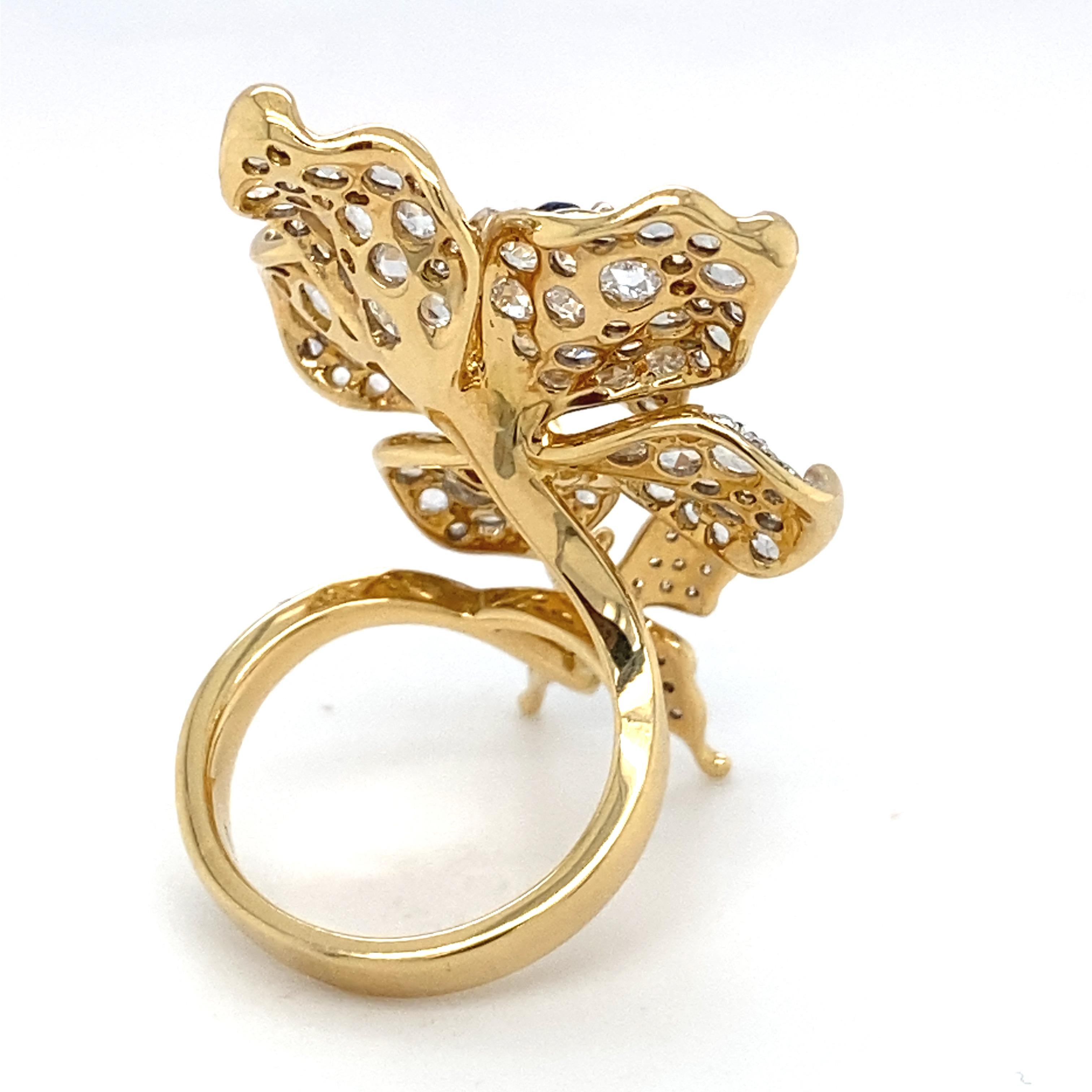 2.49 Carat Sapphire & Diamond Yellow Gold Flower Statement Ring For Sale 3