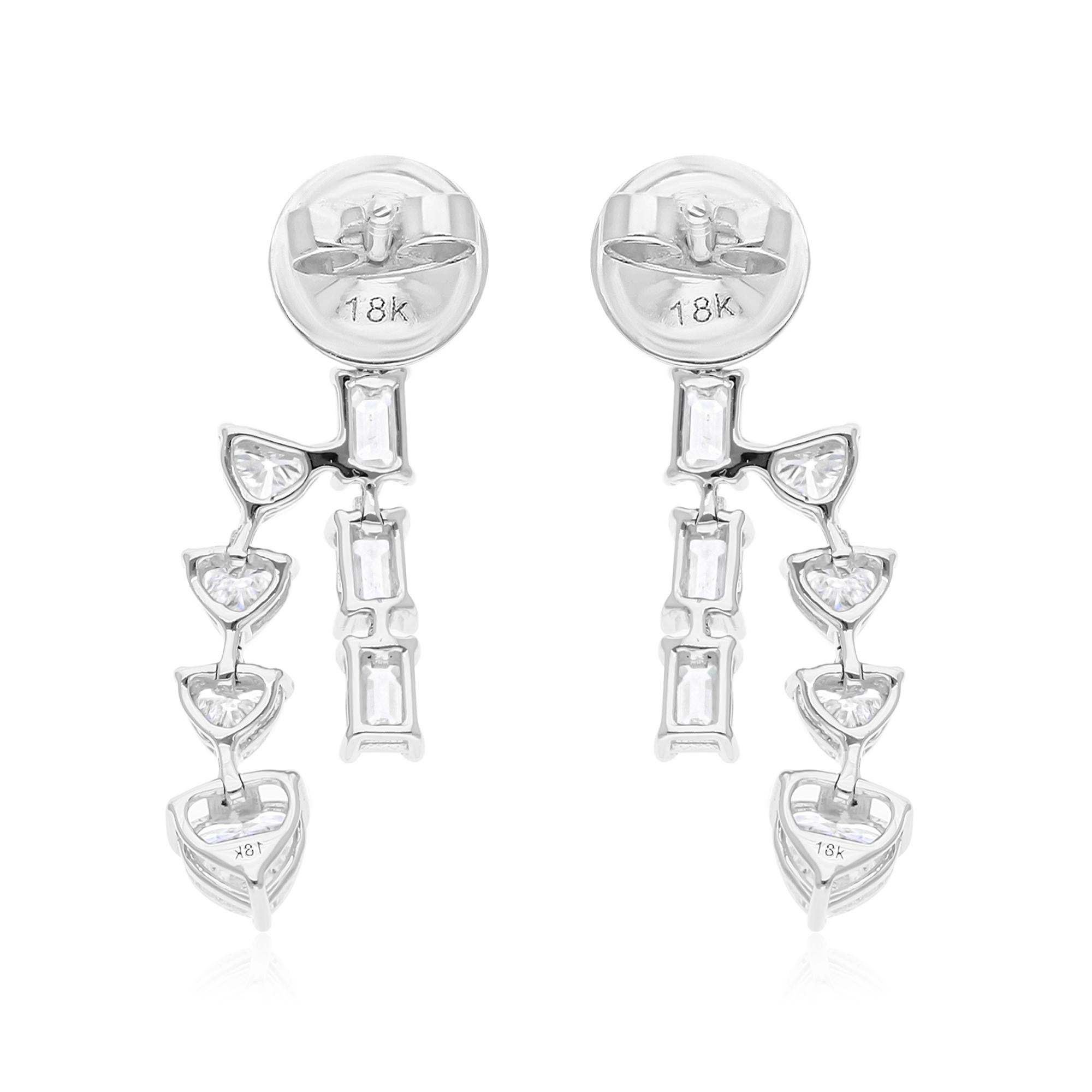 Coulées dans de l'or 18 carats, ces boucles d'oreilles exquises sont serties de 2,49 carats de diamants étincelants.

Suivez la vitrine de Spectrum Jewels pour découvrir la dernière collection et les pièces exclusives. Spectrum Jewels est fièrement