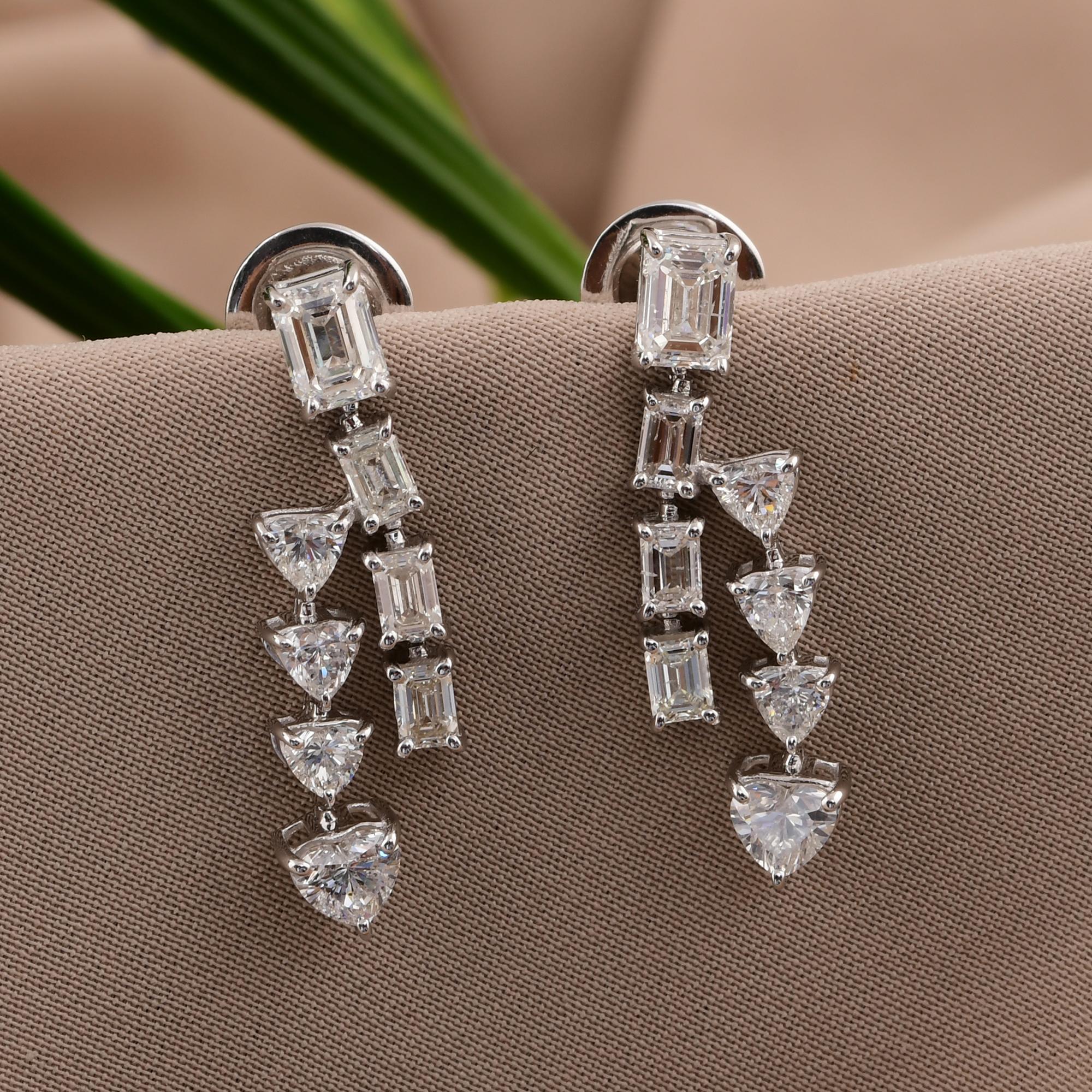 Taille émeraude Boucles d'oreilles en or blanc 18 carats avec émeraude taille cœur 2,49 carats SI/H en vente