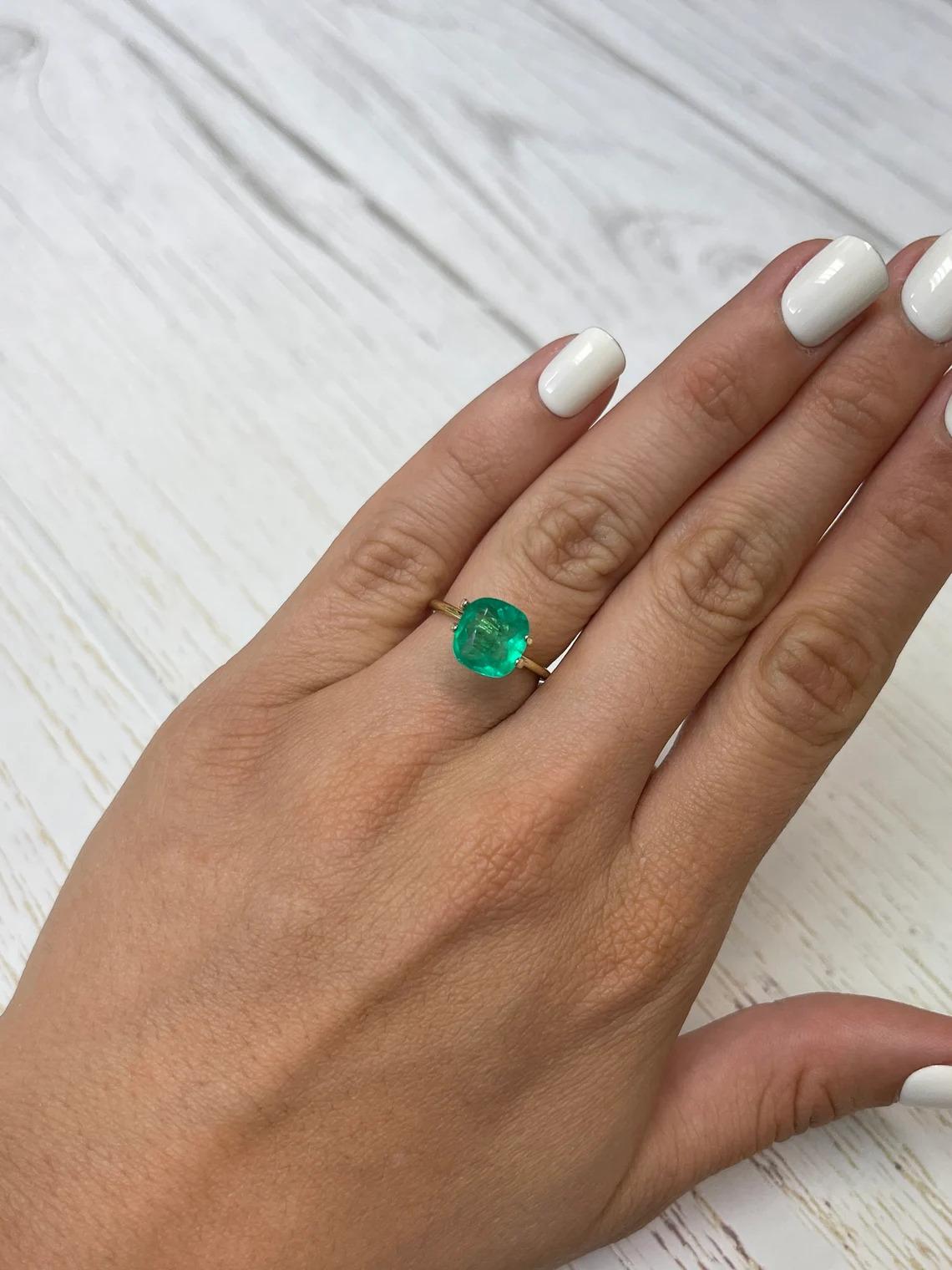 Esmeralda colombiana de 2,49 quilates - Gema del mes de mayo talla cojín en venta 3
