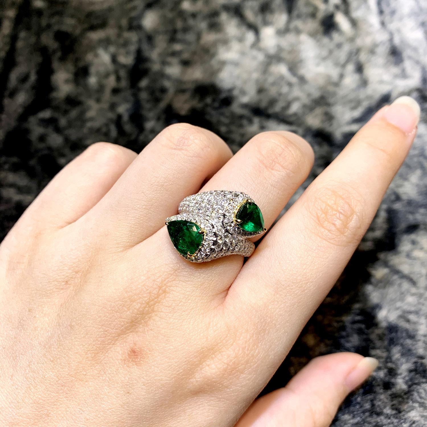 2.49 Carat Vivid Green Emerald and 2.18 Carat Diamond Twin Cocktail Party Ring In New Condition For Sale In Hung Hom, HK
