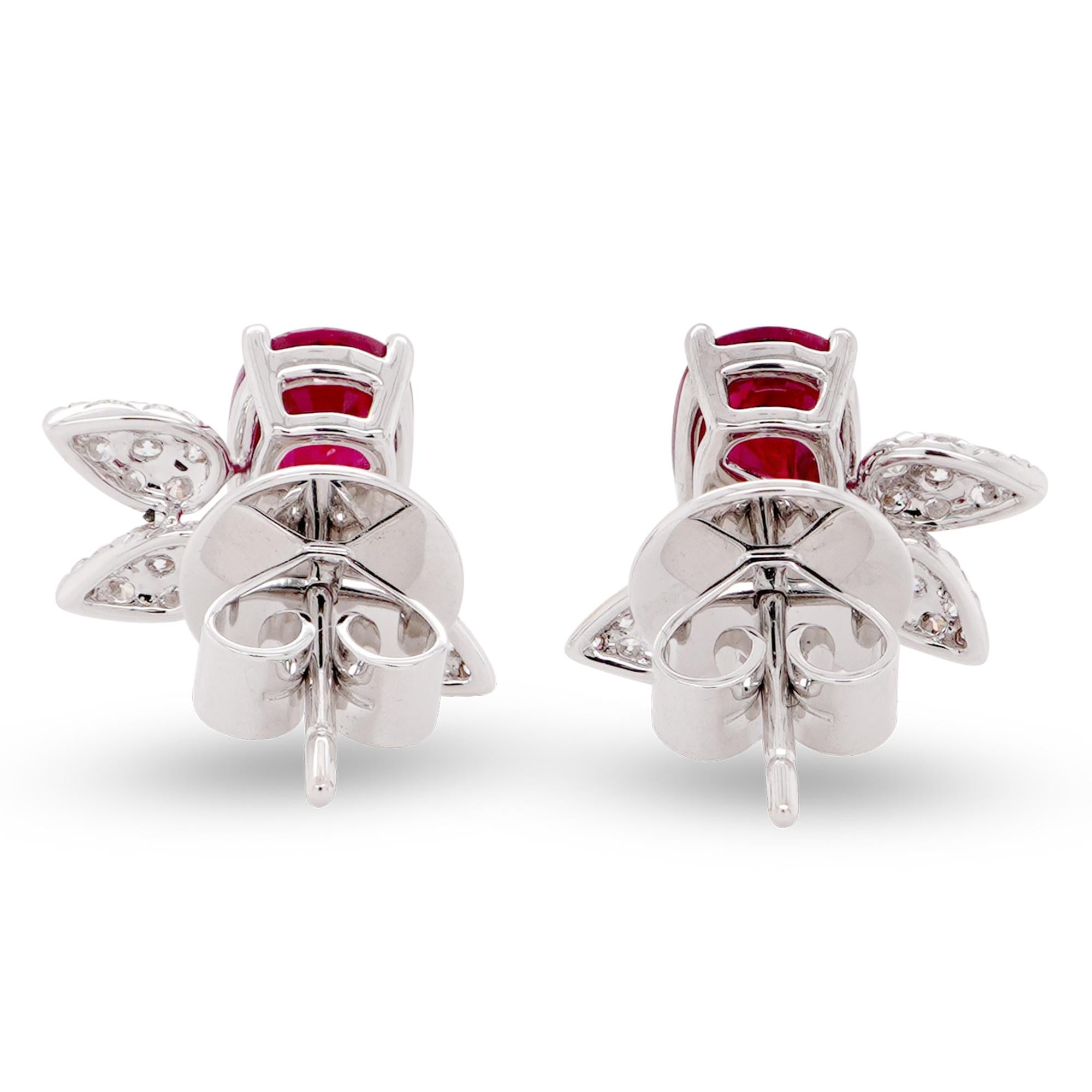Art Nouveau 2.49 Carat Vivid Red Pigeon Blood Mozambique Certified Classical Earring 18K For Sale