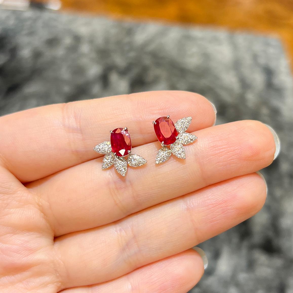 2.49 Carat Vivid Red Pigeon Blood Mozambique Certified Classical Earring 18K In New Condition For Sale In Hung Hom, HK