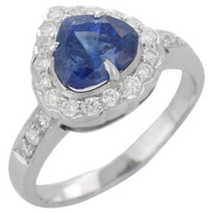 Bague de fiançailles en or blanc 18 carats avec saphir bleu de 2,49 carats et halo de diamants