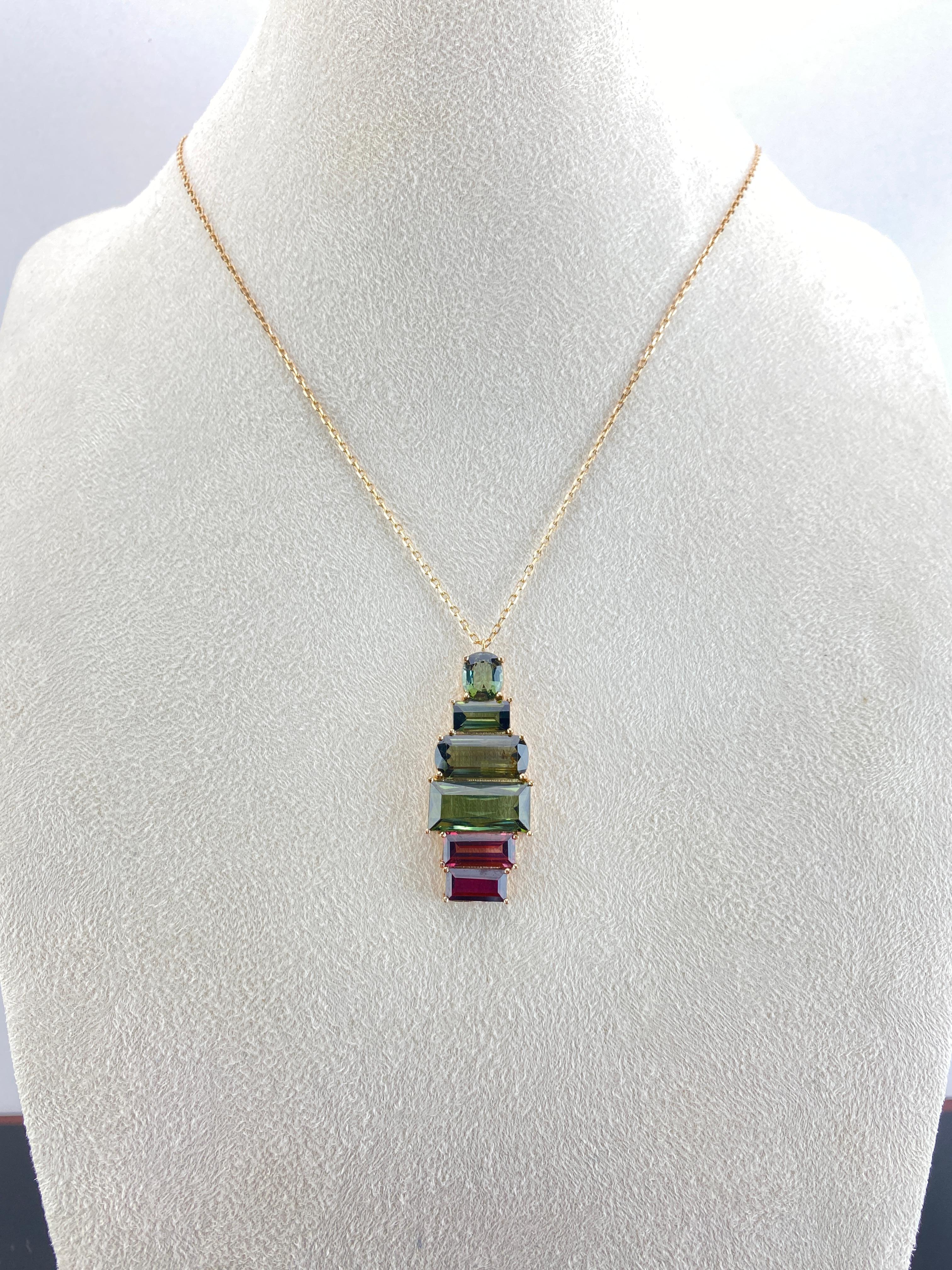 A beautiful pendant chain, with 18.65 carats mixed-cut green Tourmalines, and 6.28 carat mixed-cut pin Tourmalines. The natural gemstones are absolutely transparent, with great luster and color, making it a statement piece which you can dress up or
