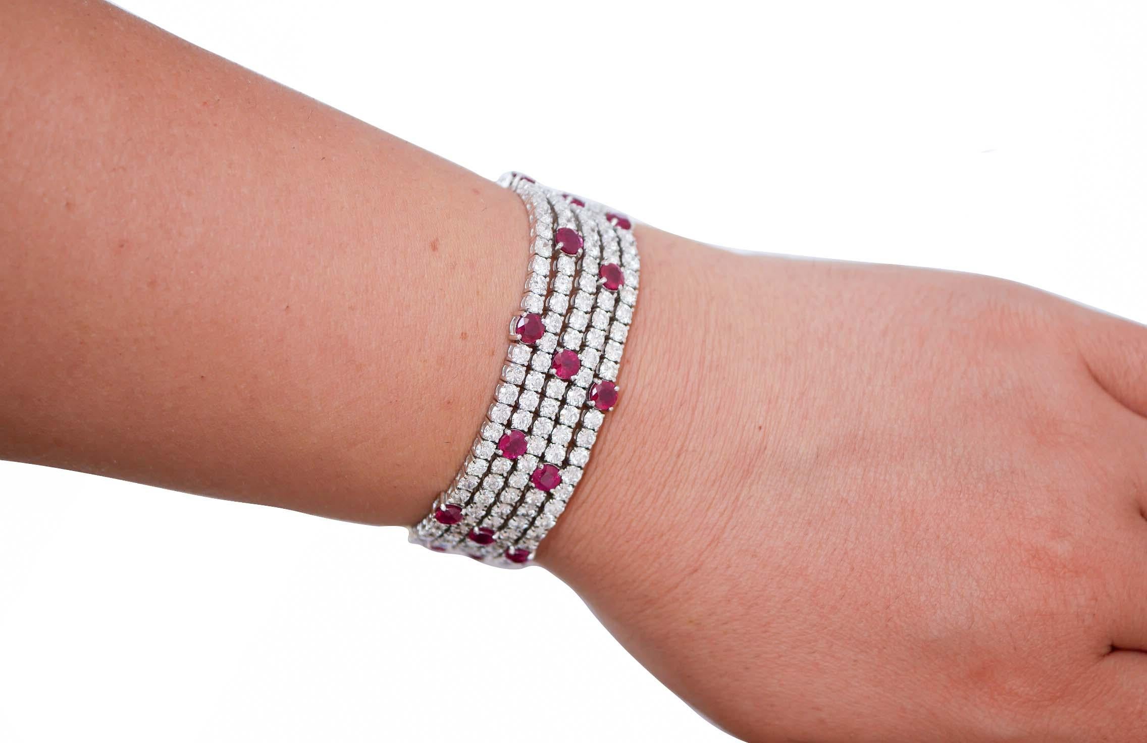 Taglio misto 24,93 carati di diamanti, rubini, oro bianco 18 carati Bracciale moderno. in vendita