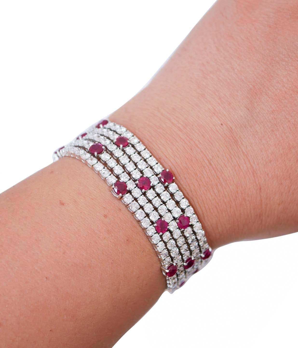 24,93 carati di diamanti, rubini, oro bianco 18 carati Bracciale moderno. In condizioni Nuovo in vendita a Marcianise, Marcianise (CE)