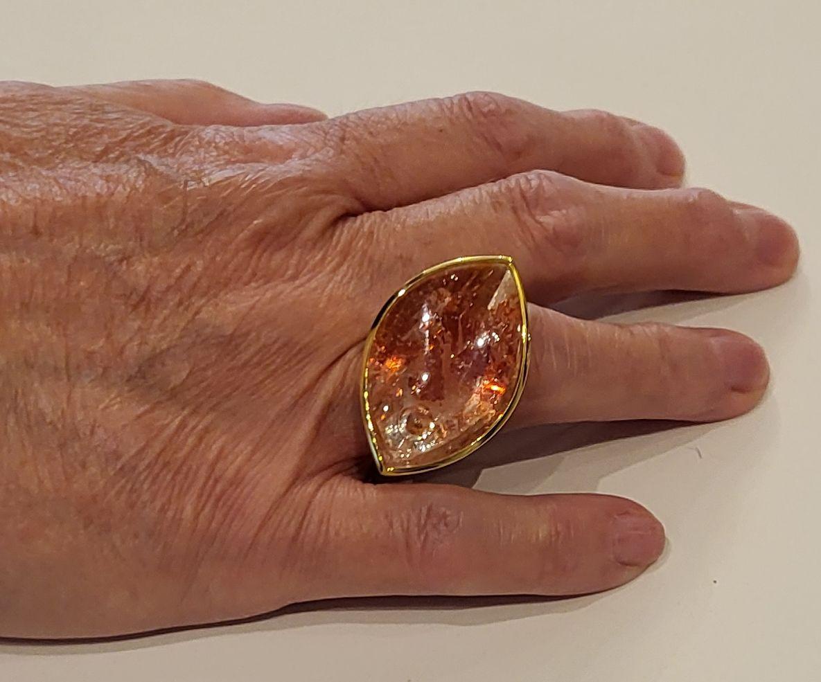 24.95 Carat Rock Crystal with Iron Inclusions Gold Ring Atelier Munsteiner For Sale 3