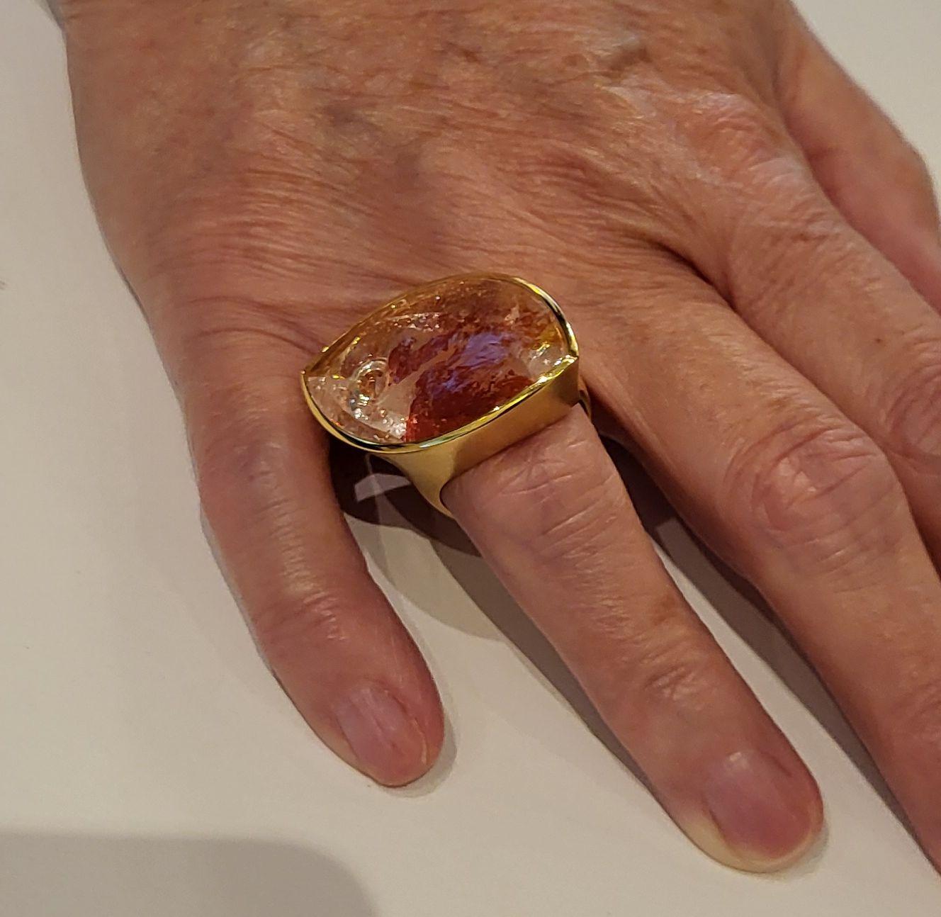 24.95 Carat Rock Crystal with Iron Inclusions Gold Ring Atelier Munsteiner For Sale 5