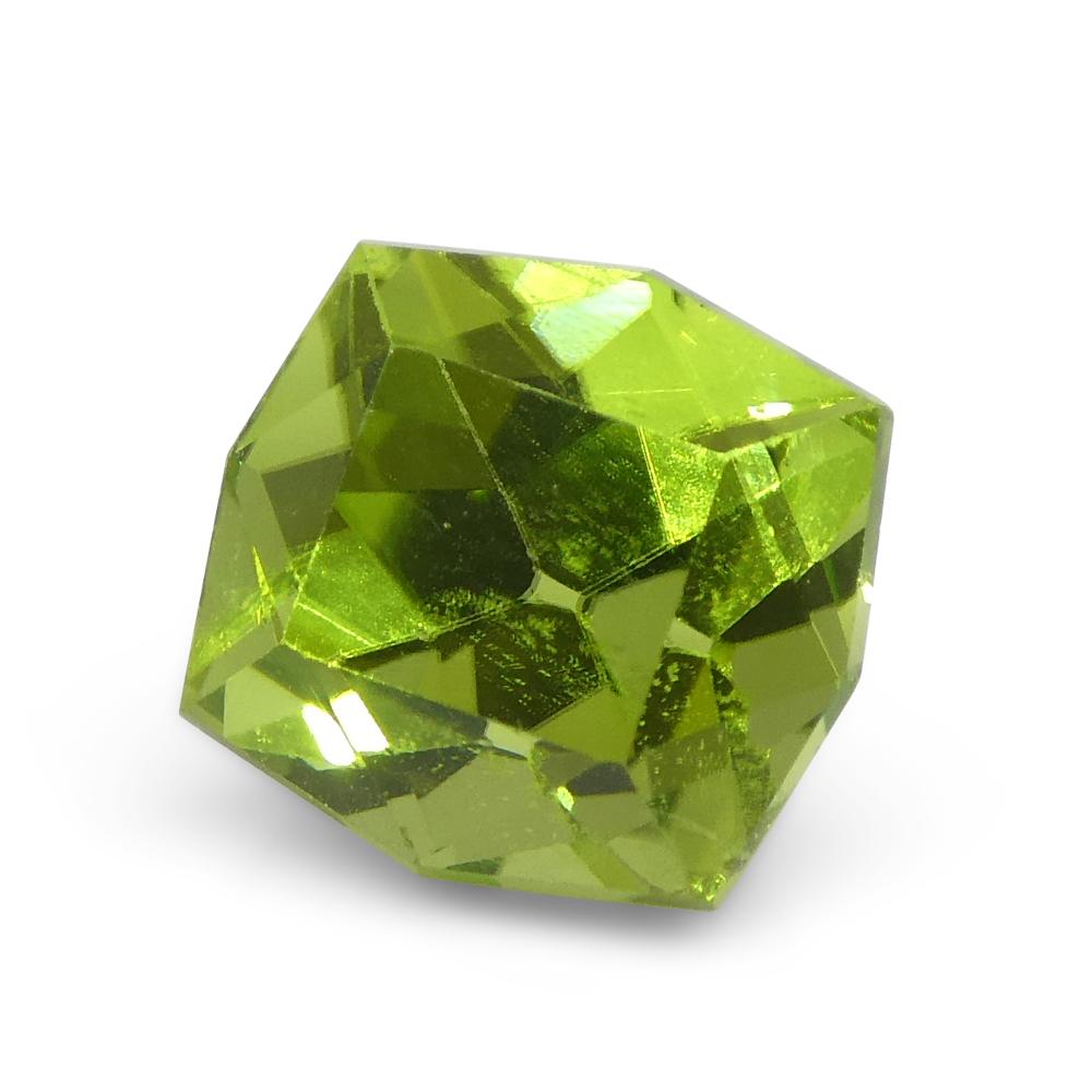 2.49ct Péridot vert jaunâtre en coussin en vente 7